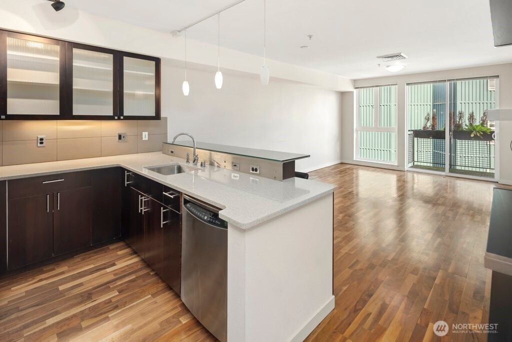 3104 Western Avenue Unit: 602