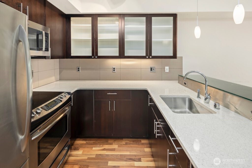 3104 Western Avenue Unit: 602