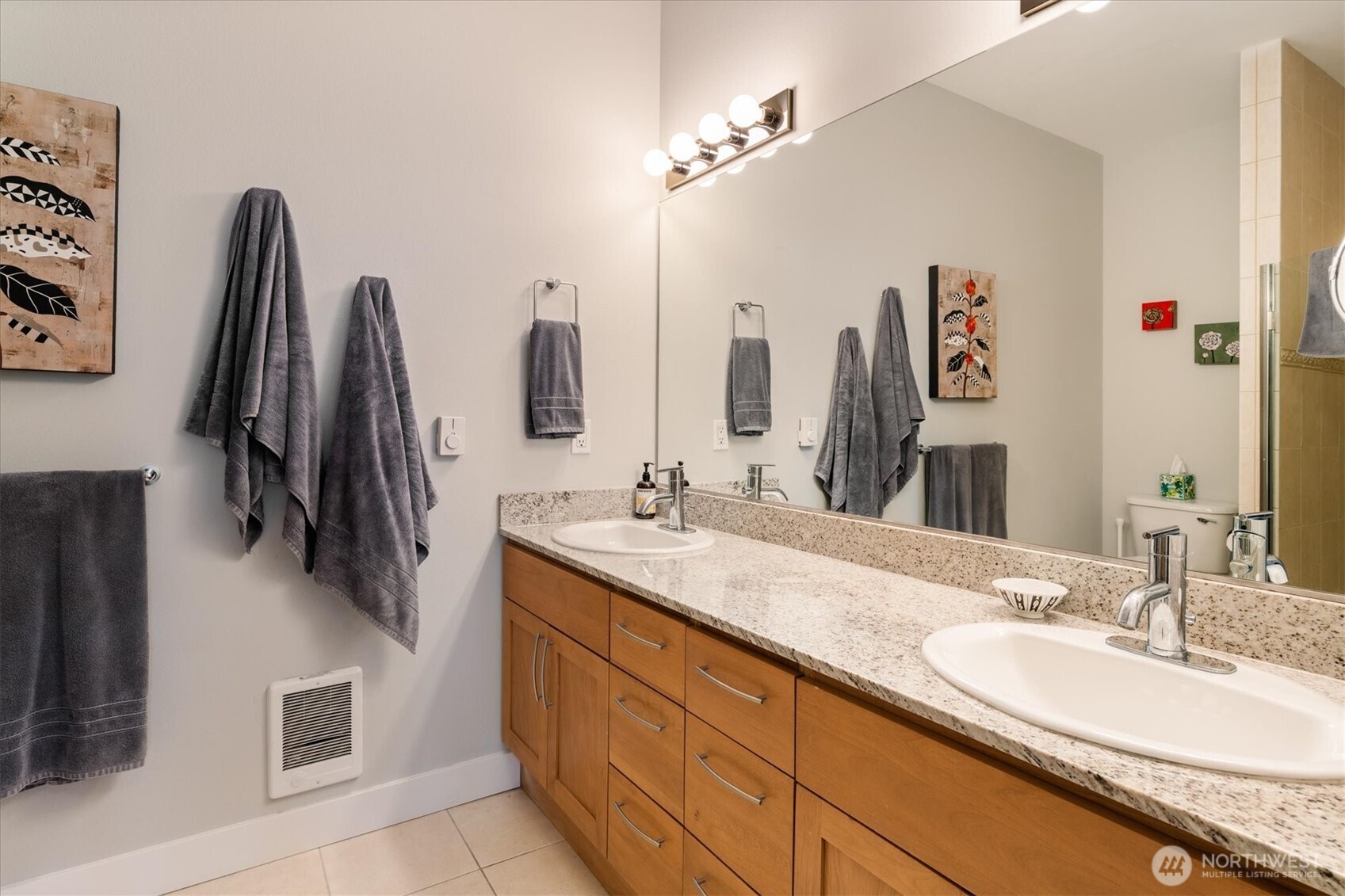 3217 Eastlake Avenue E Unit: 210
