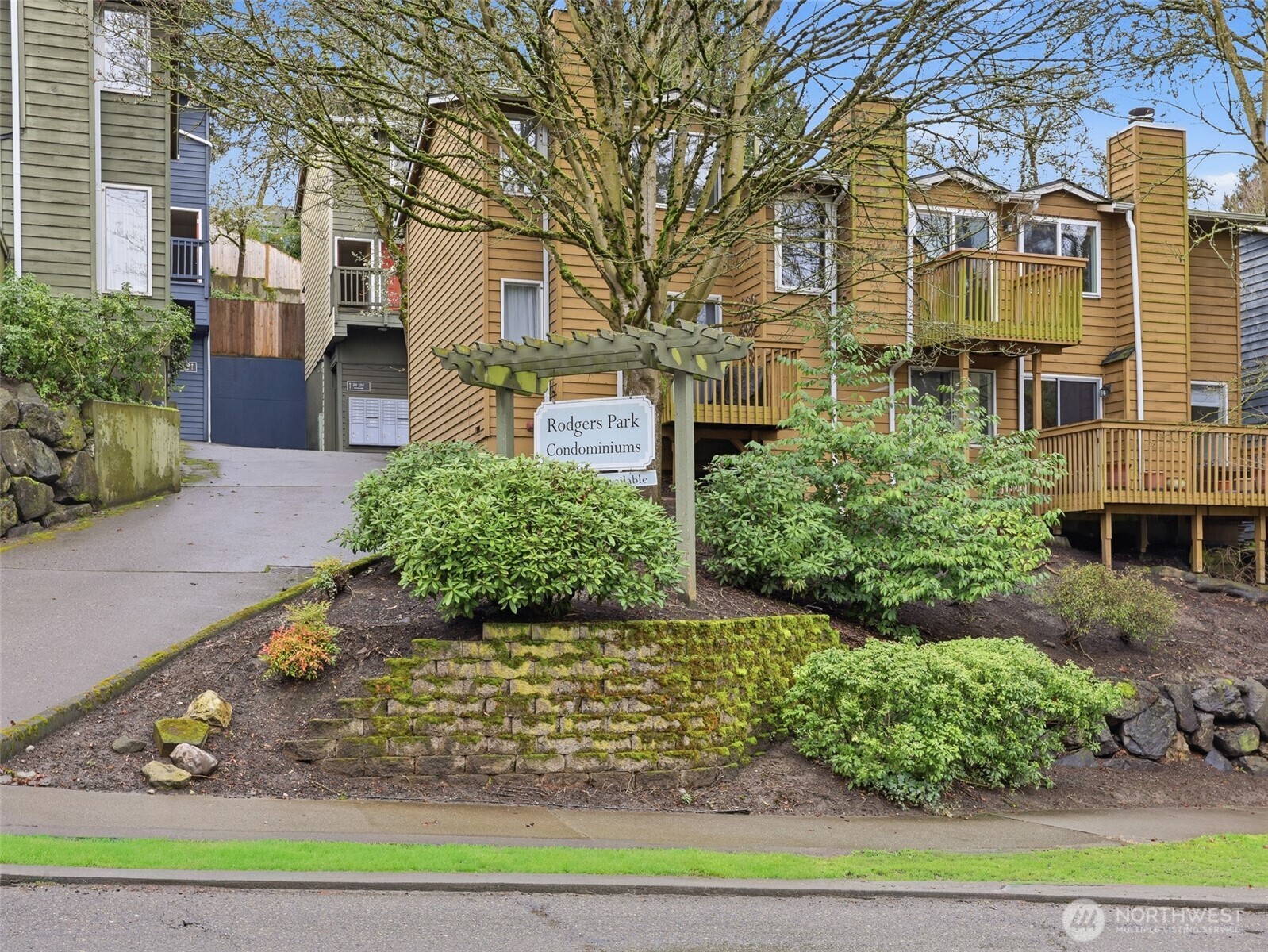 301 W Raye Street Unit: 201