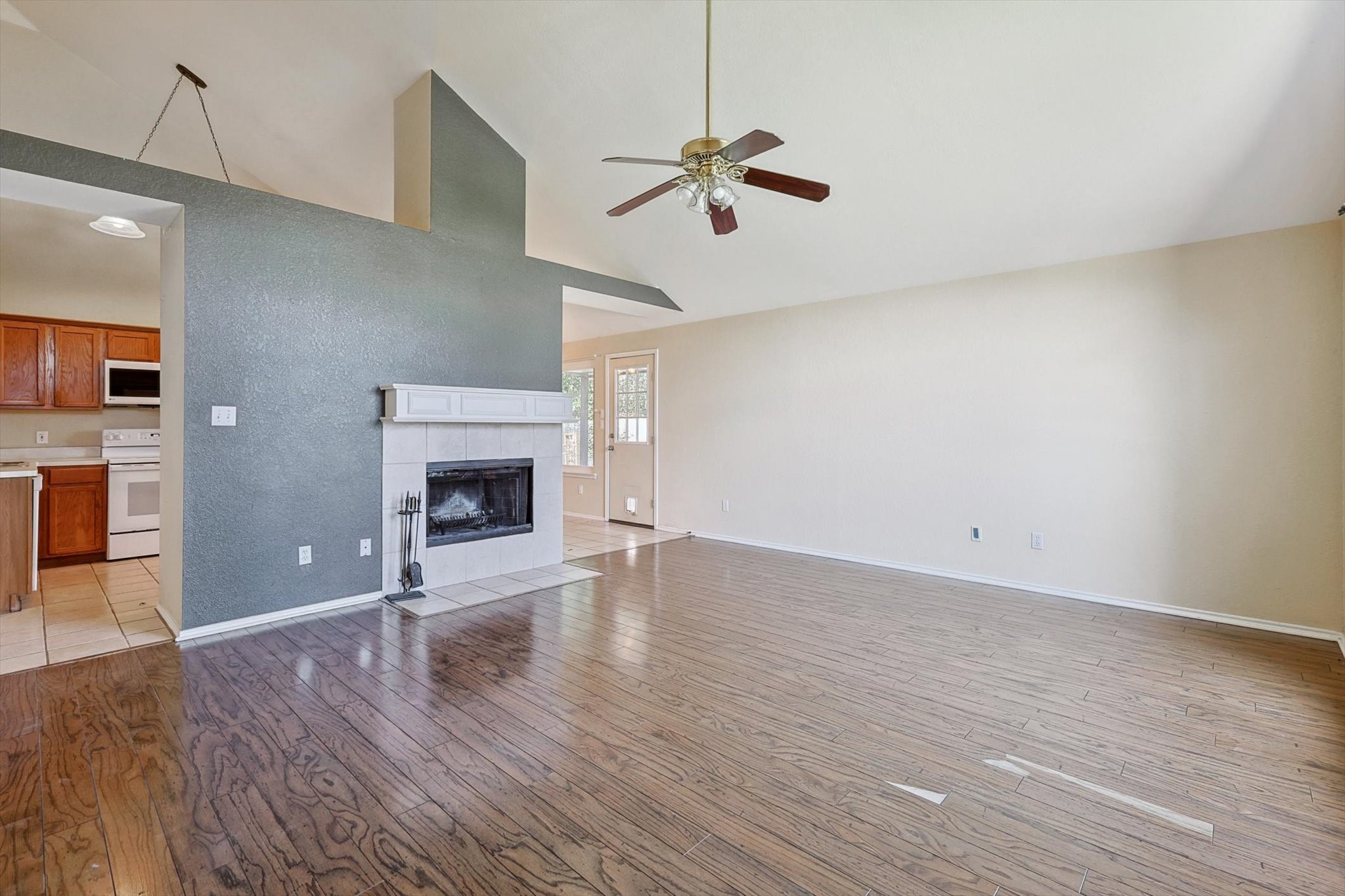 1210 HIDDEN OAKS