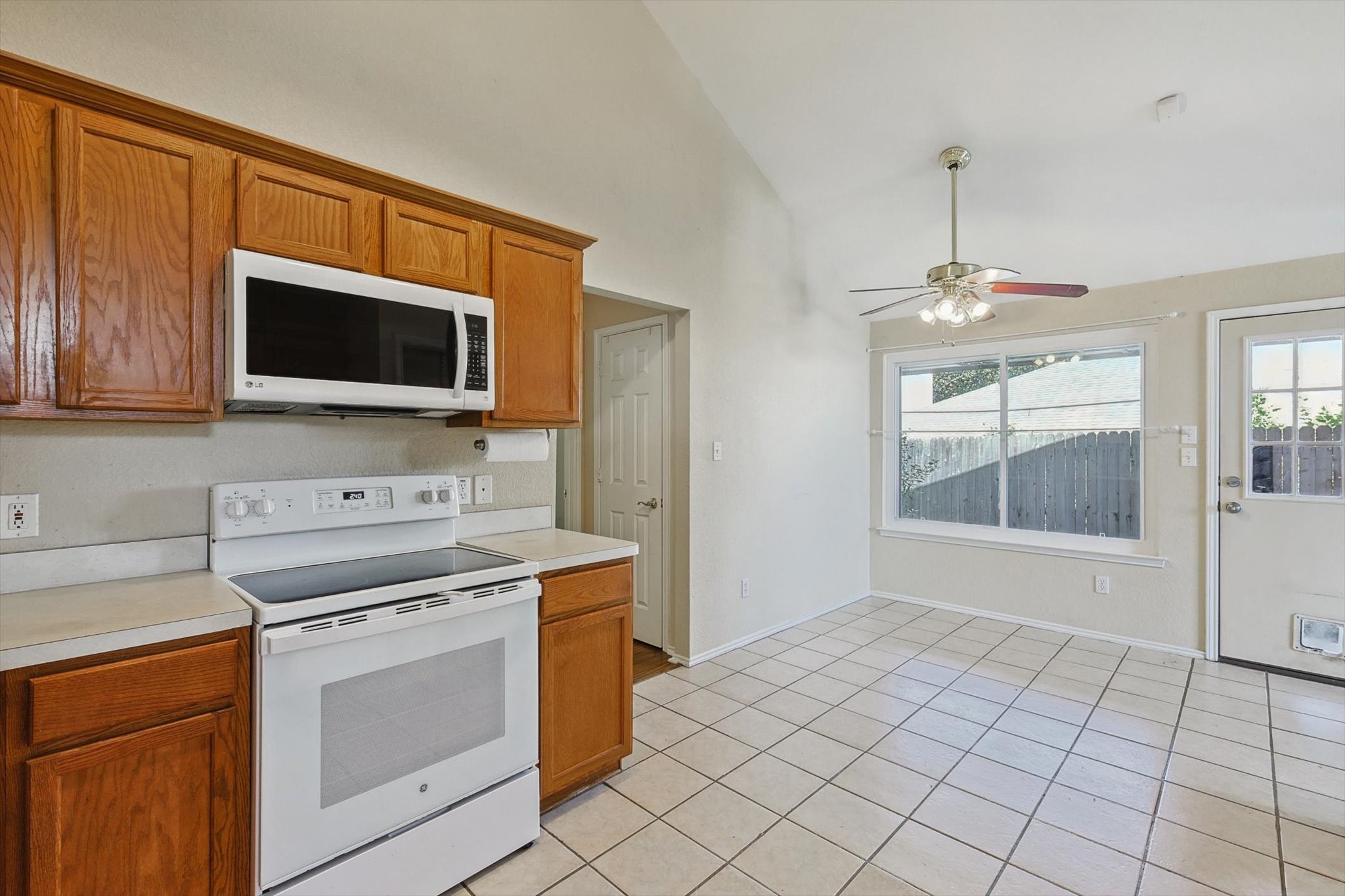 1210 HIDDEN OAKS