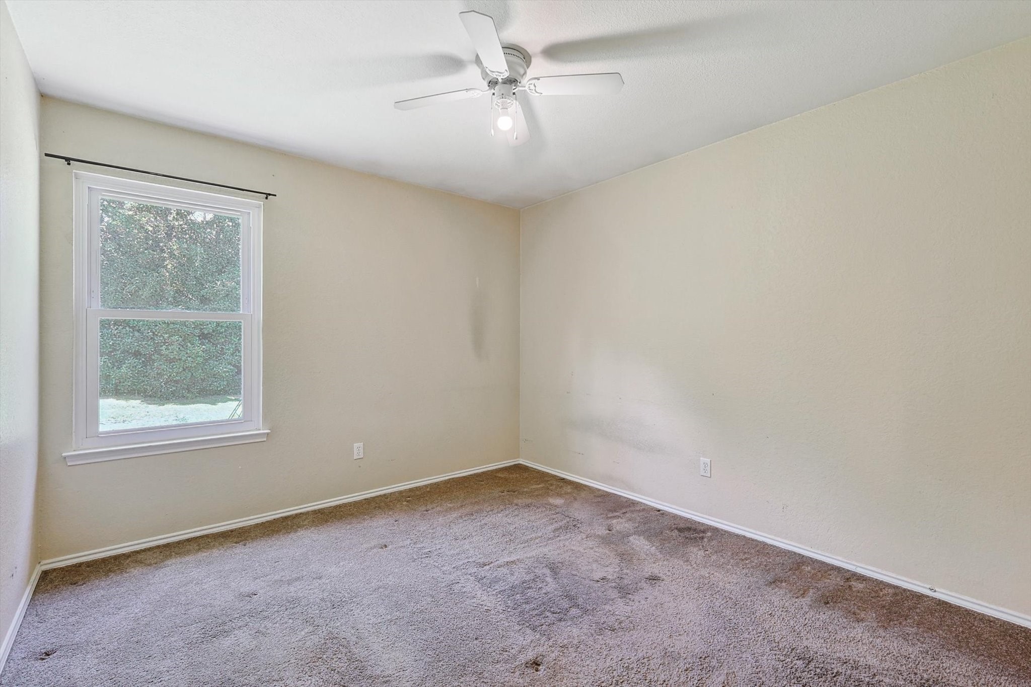 1210 HIDDEN OAKS