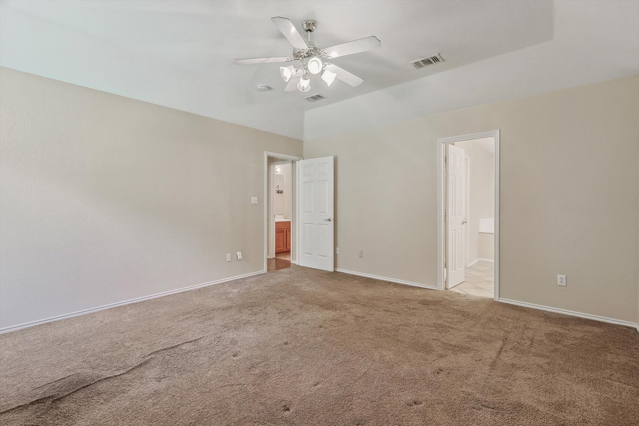 1210 HIDDEN OAKS