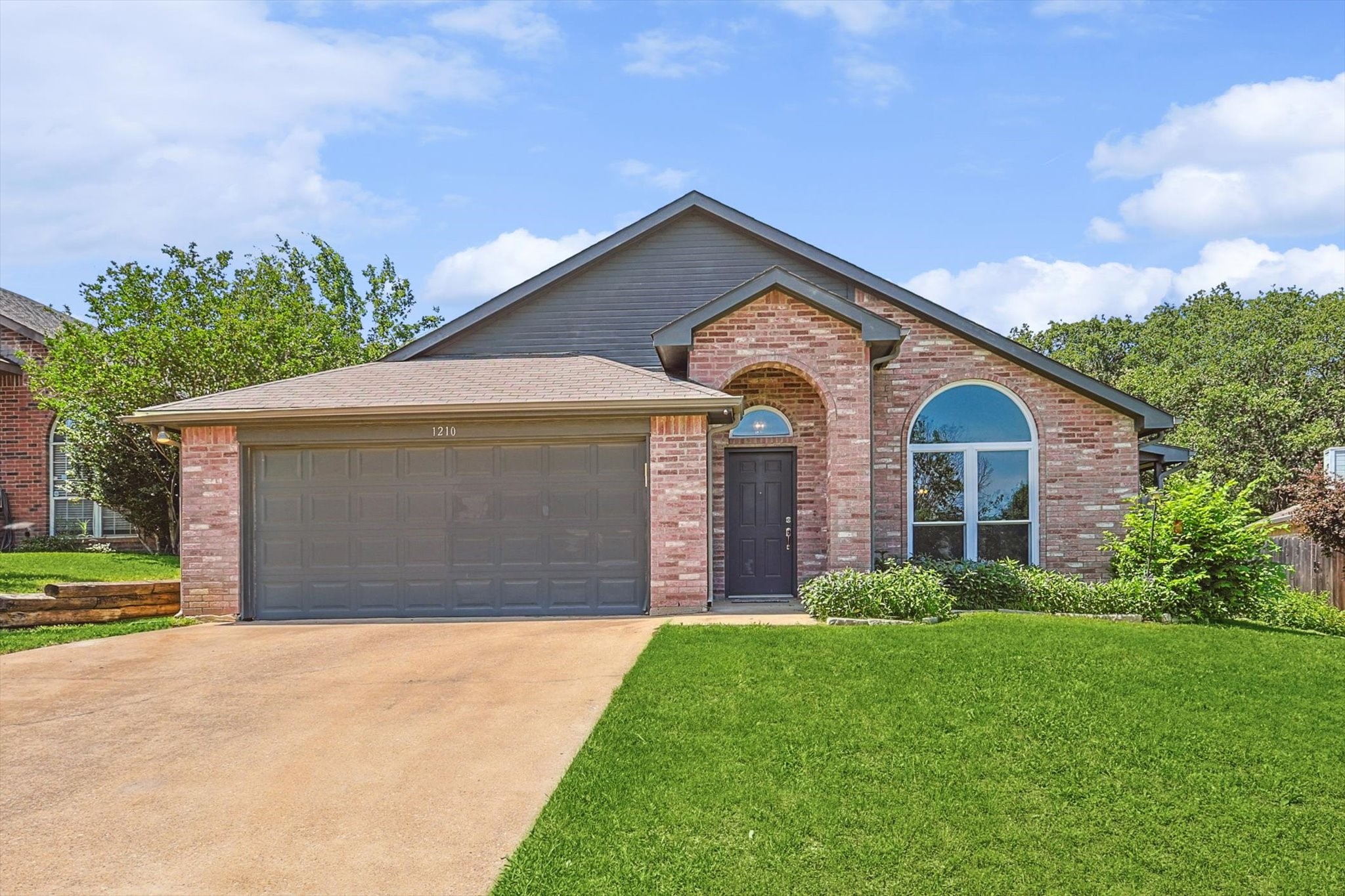 1210 HIDDEN OAKS