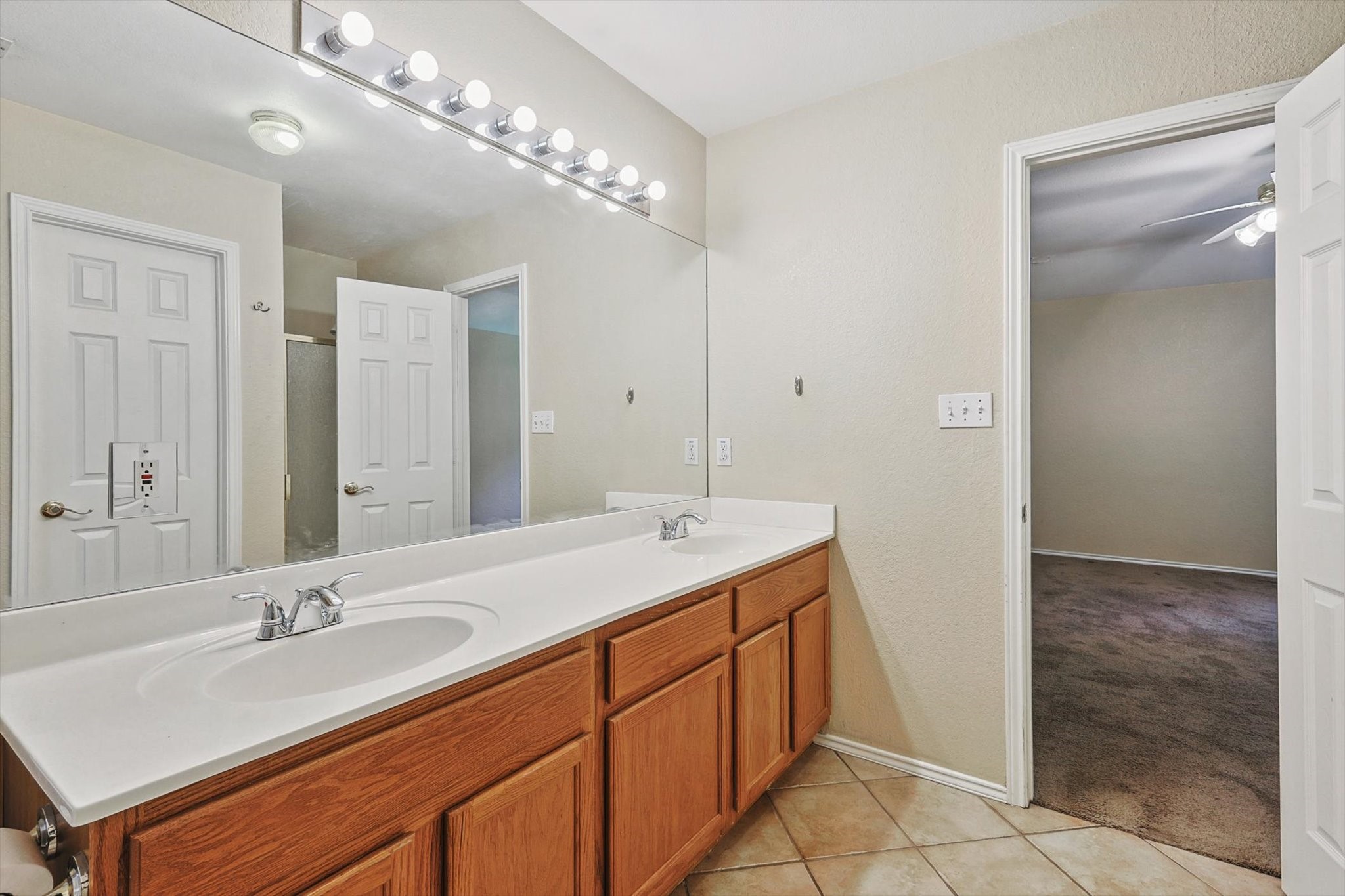 1210 HIDDEN OAKS