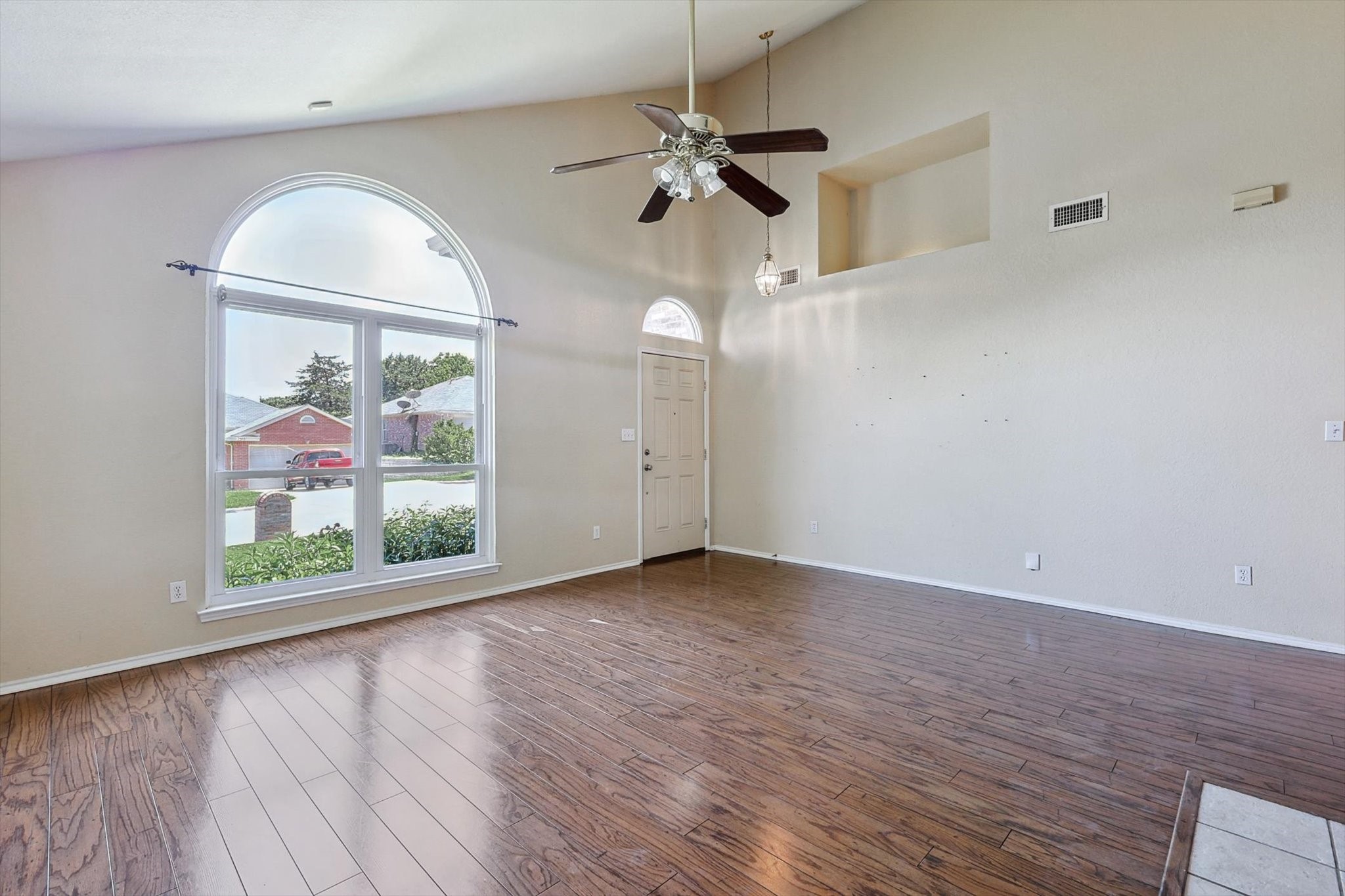 1210 HIDDEN OAKS