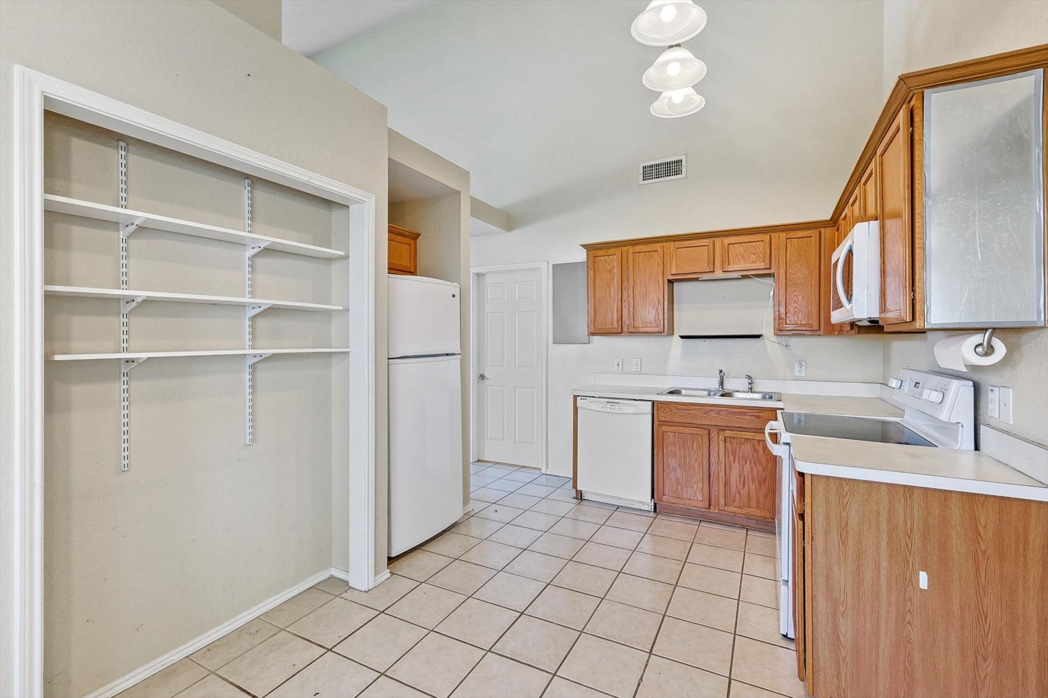 1210 HIDDEN OAKS