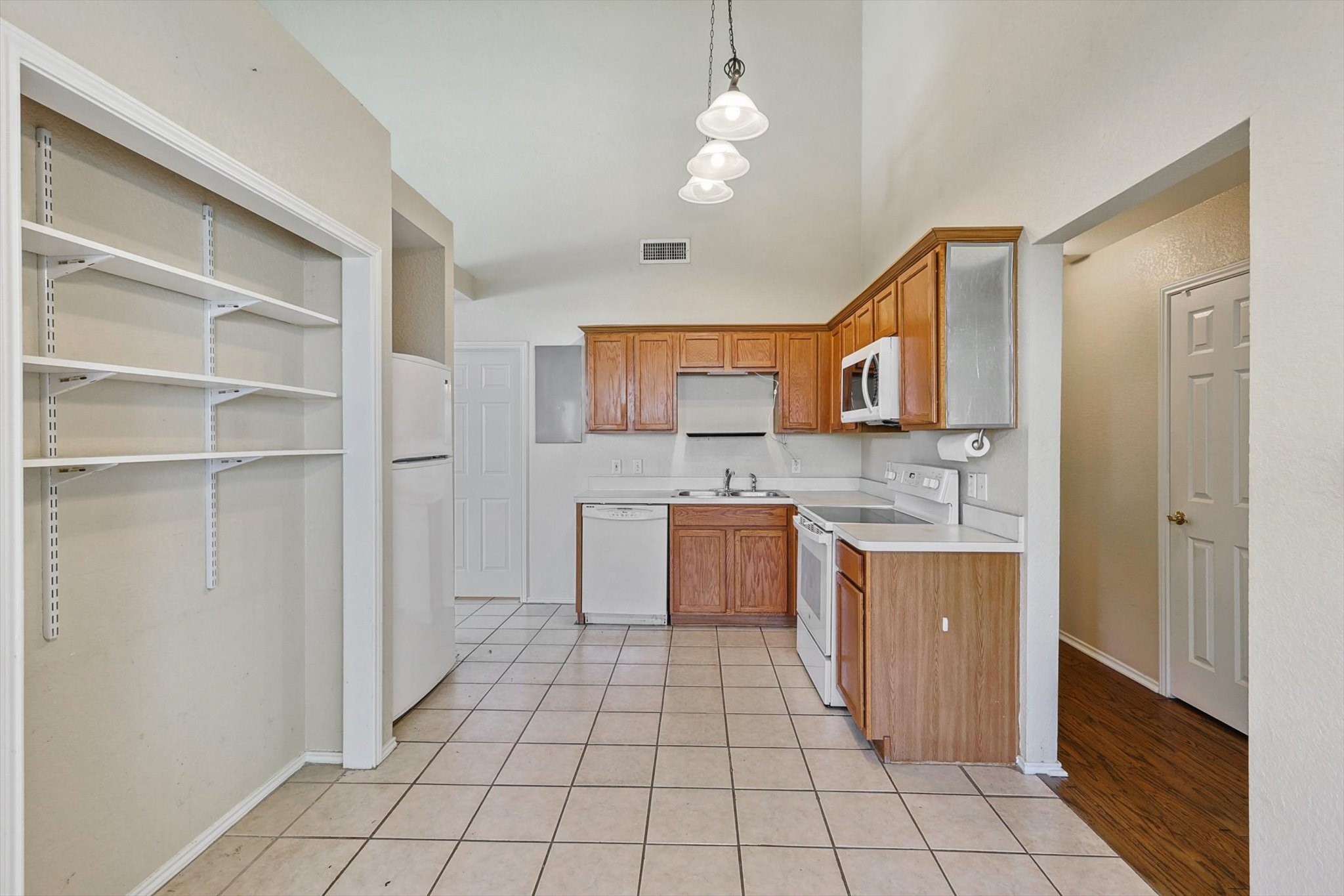 1210 HIDDEN OAKS