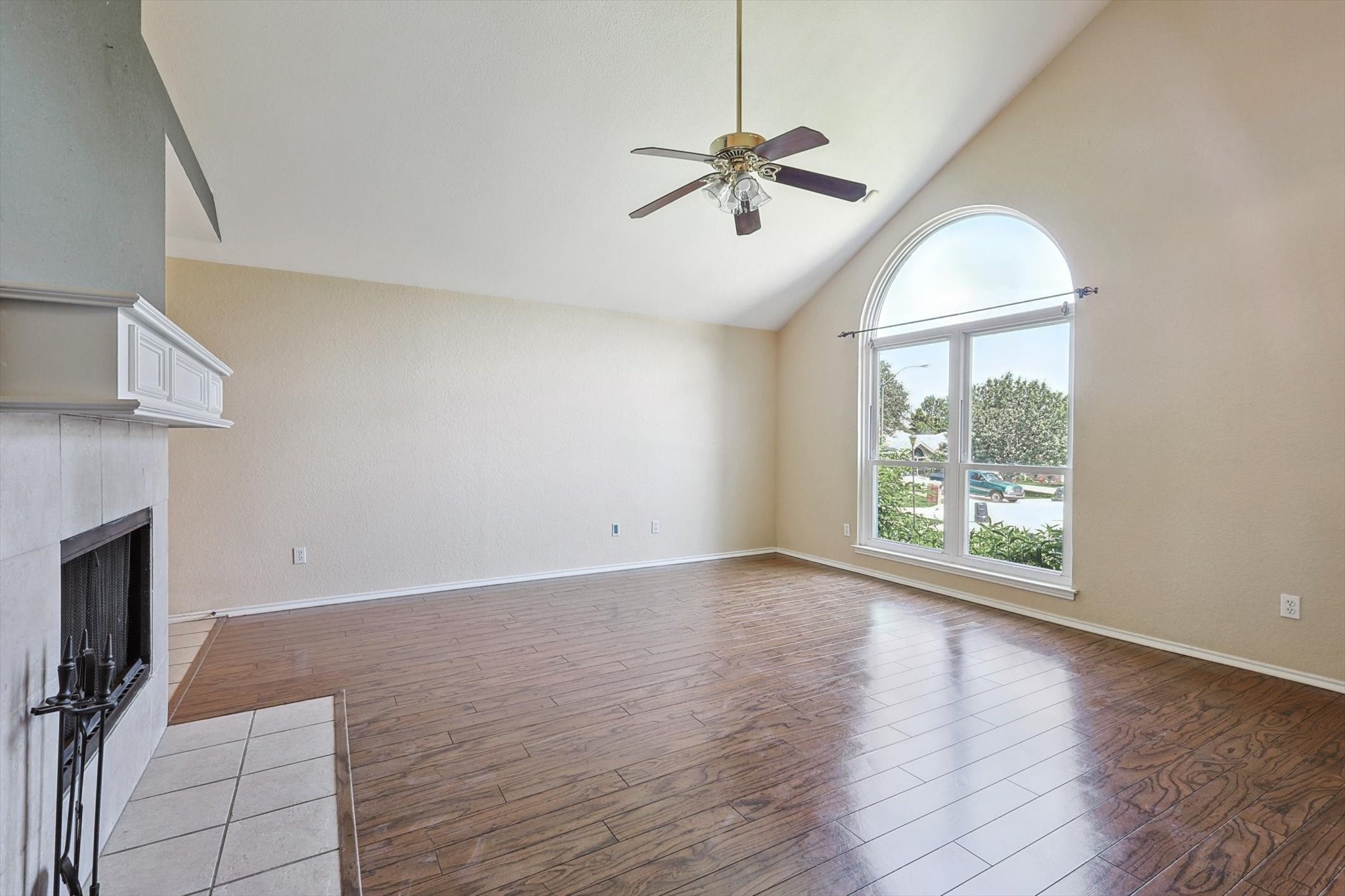 1210 HIDDEN OAKS