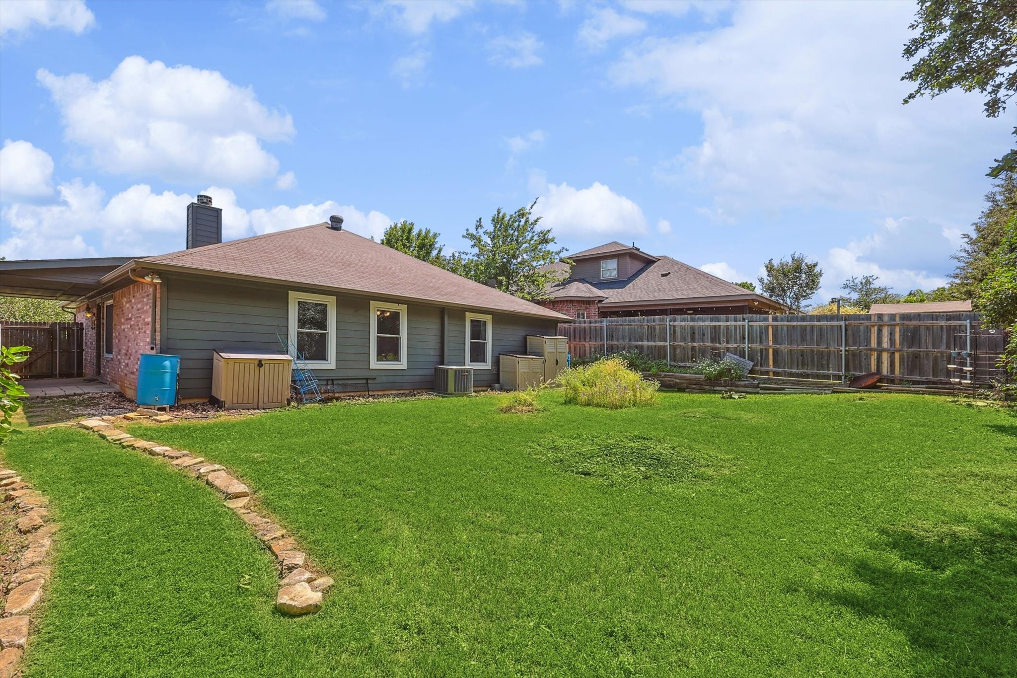 1210 HIDDEN OAKS
