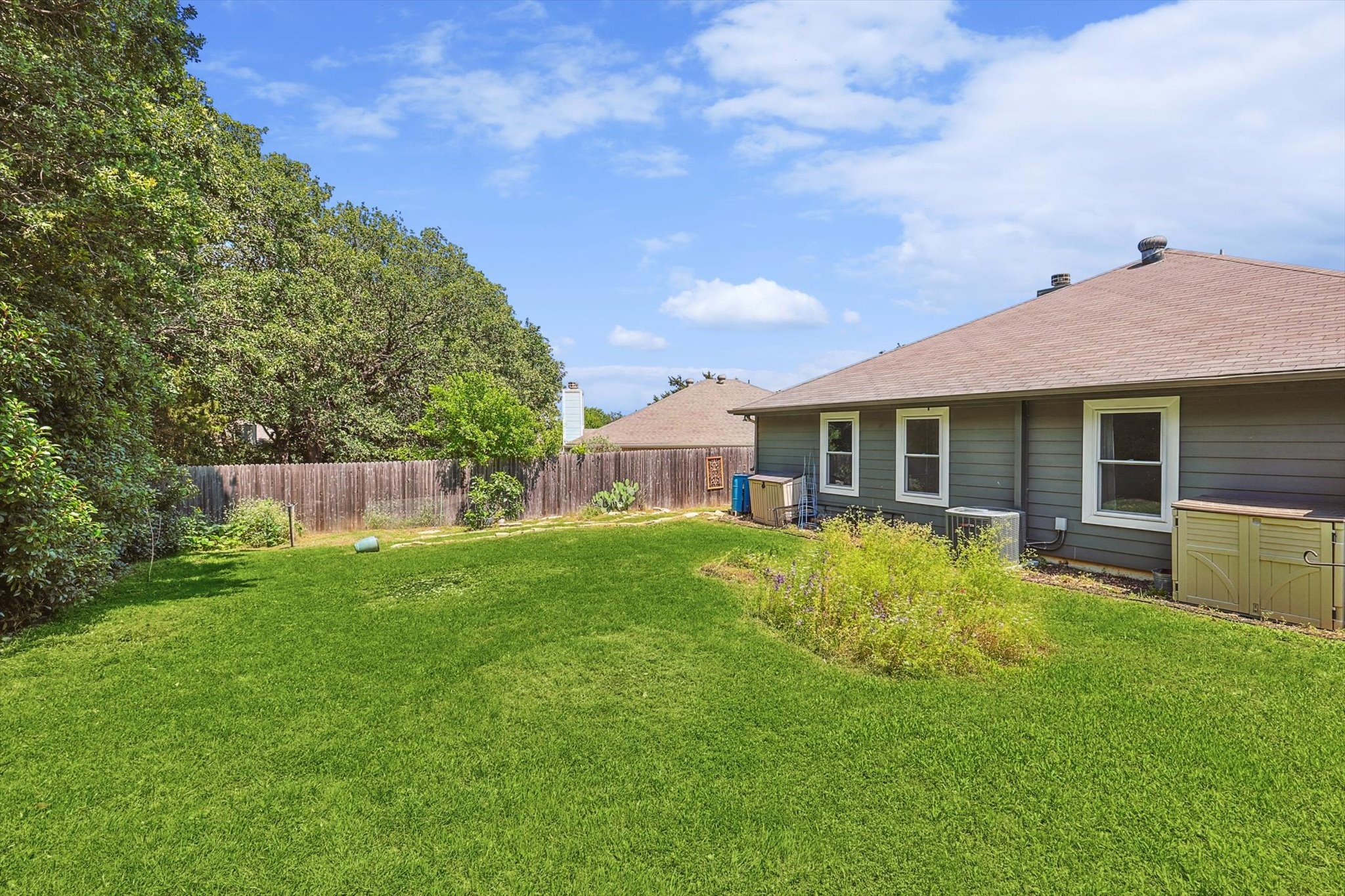 1210 HIDDEN OAKS