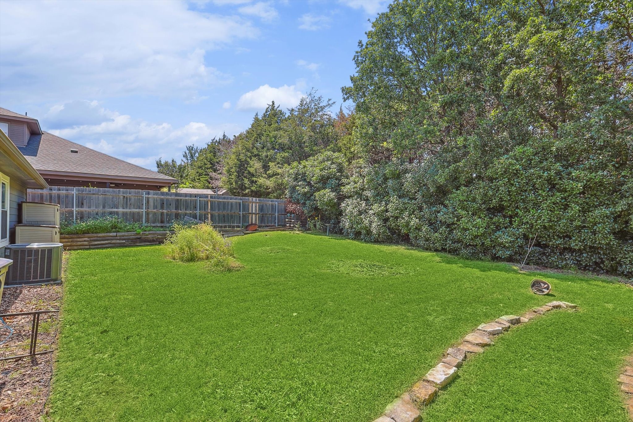 1210 HIDDEN OAKS