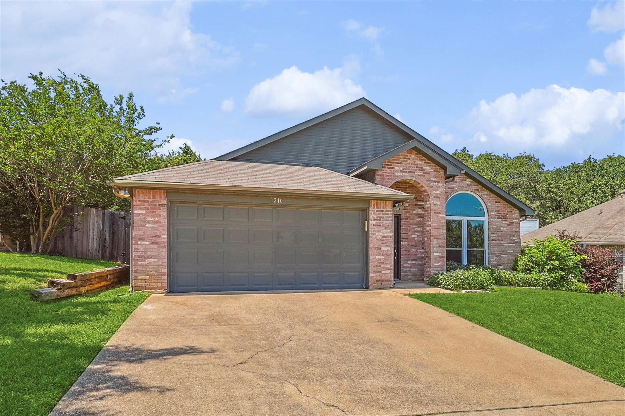 1210 HIDDEN OAKS