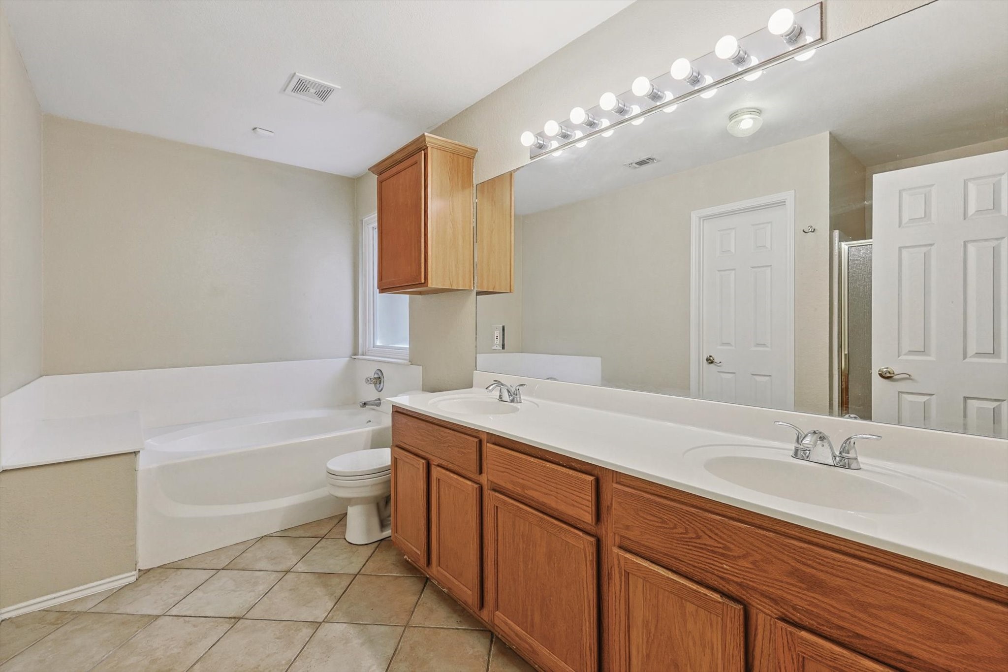 1210 HIDDEN OAKS