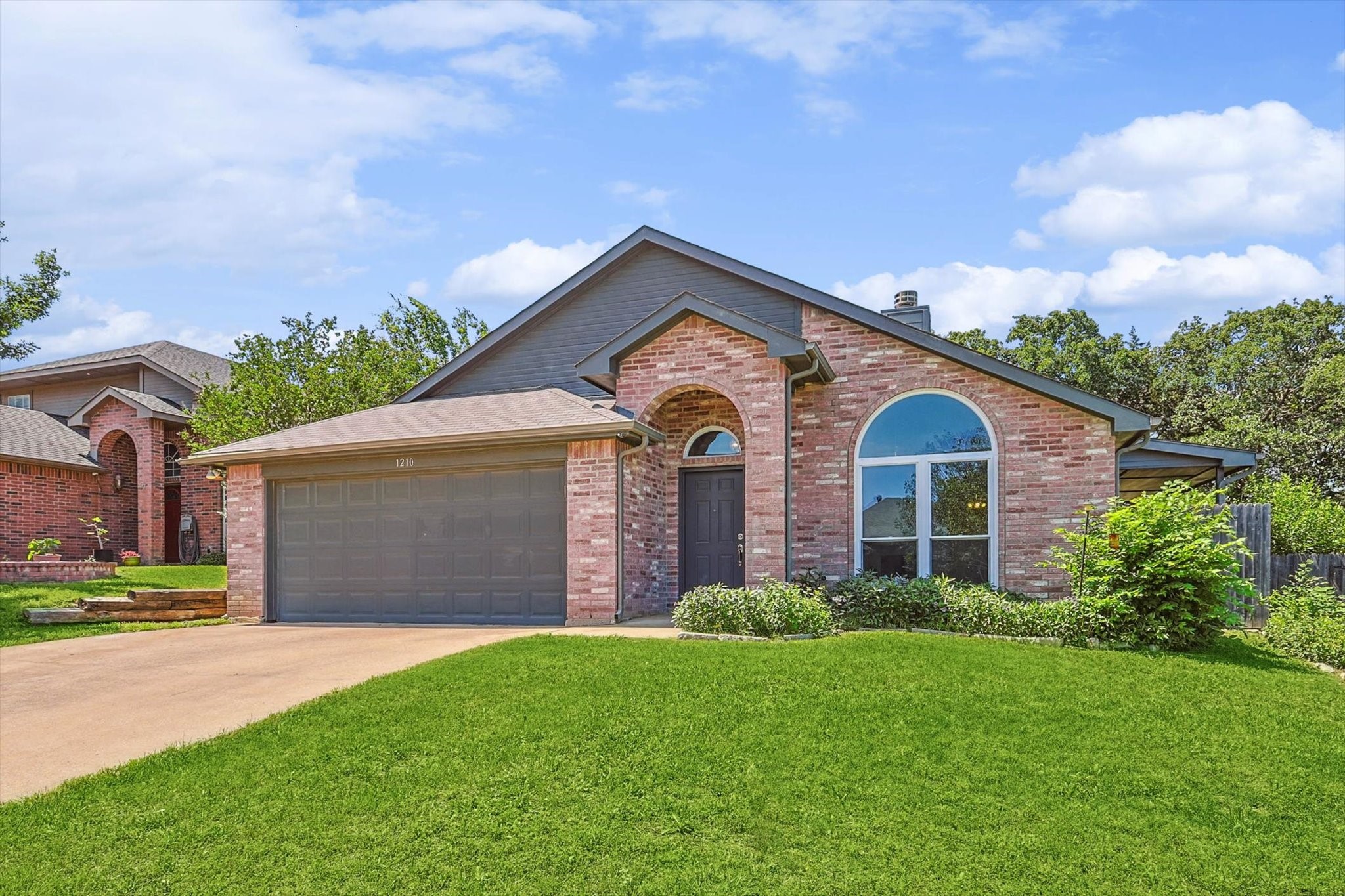 1210 HIDDEN OAKS
