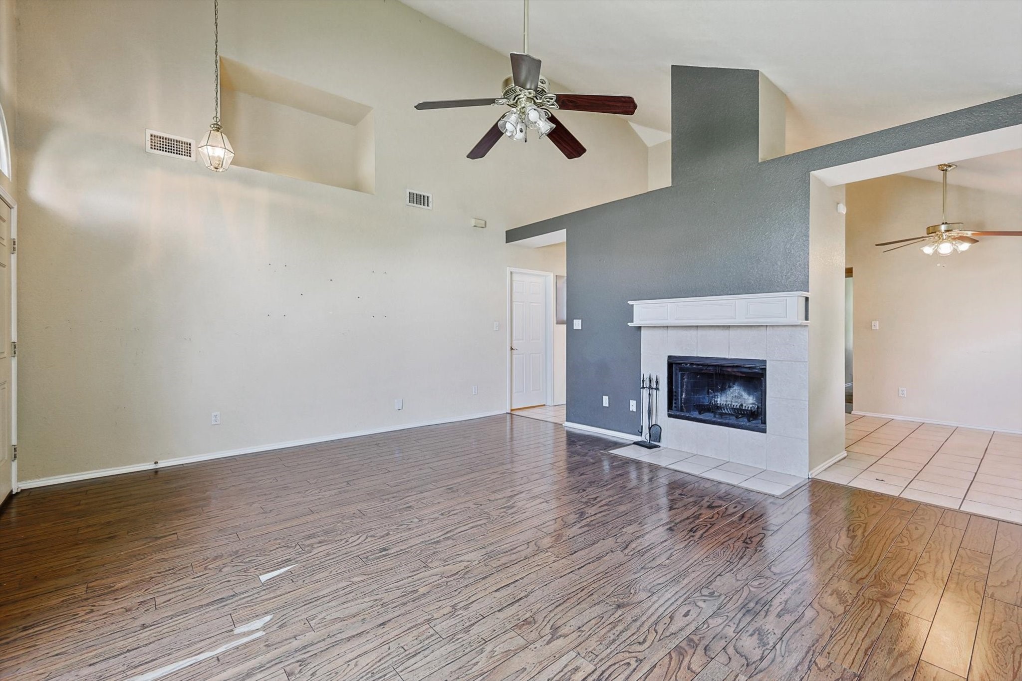 1210 HIDDEN OAKS