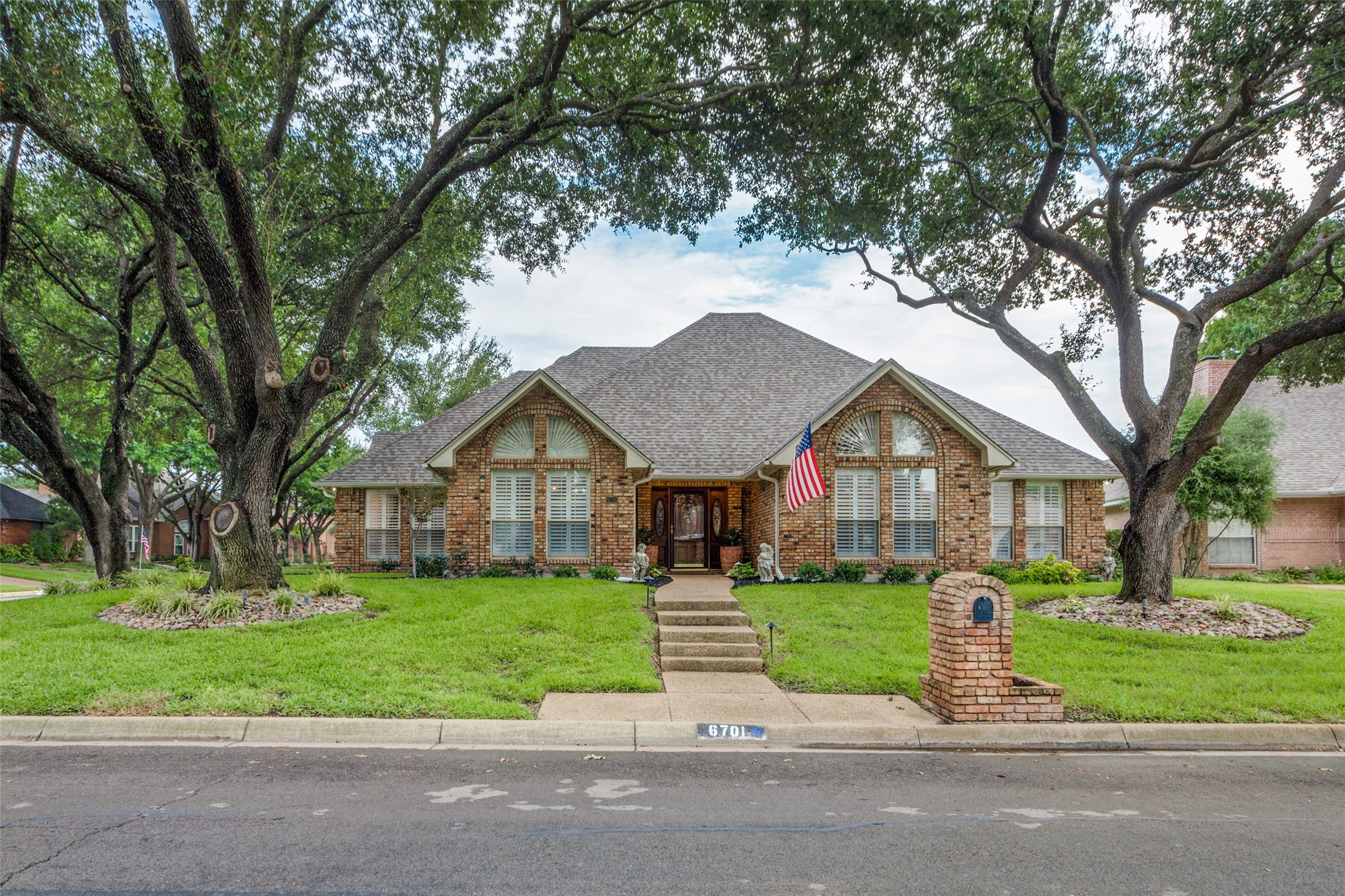 6701 Castle Creek Drive