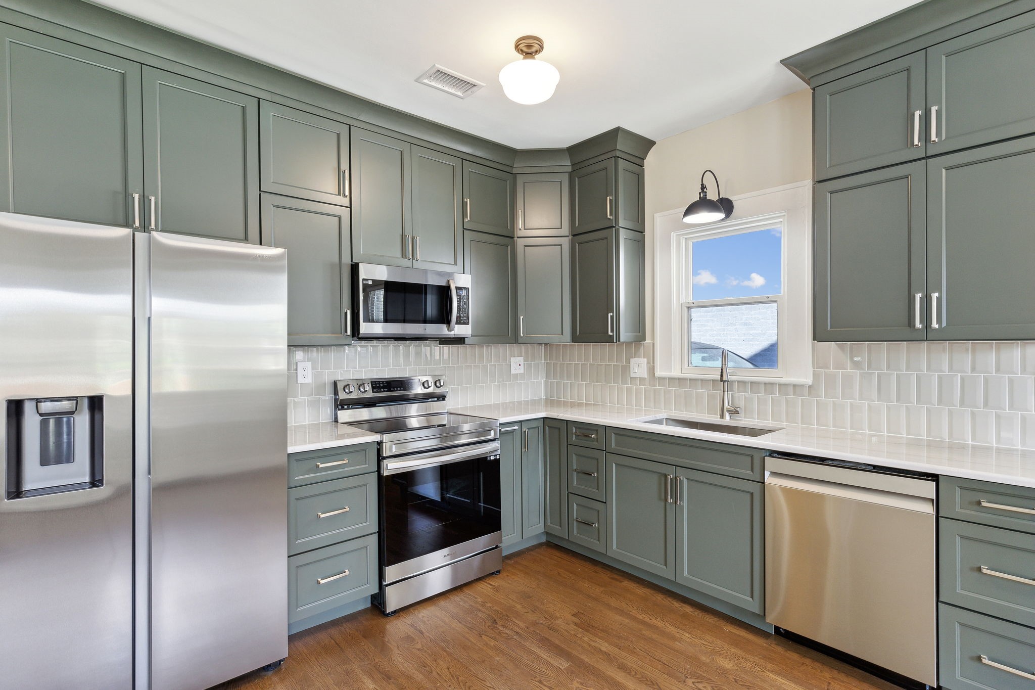 2825 W 12th Street W