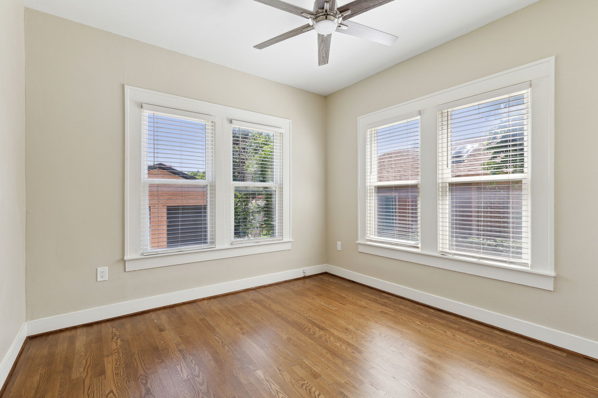 2825 W 12th Street W