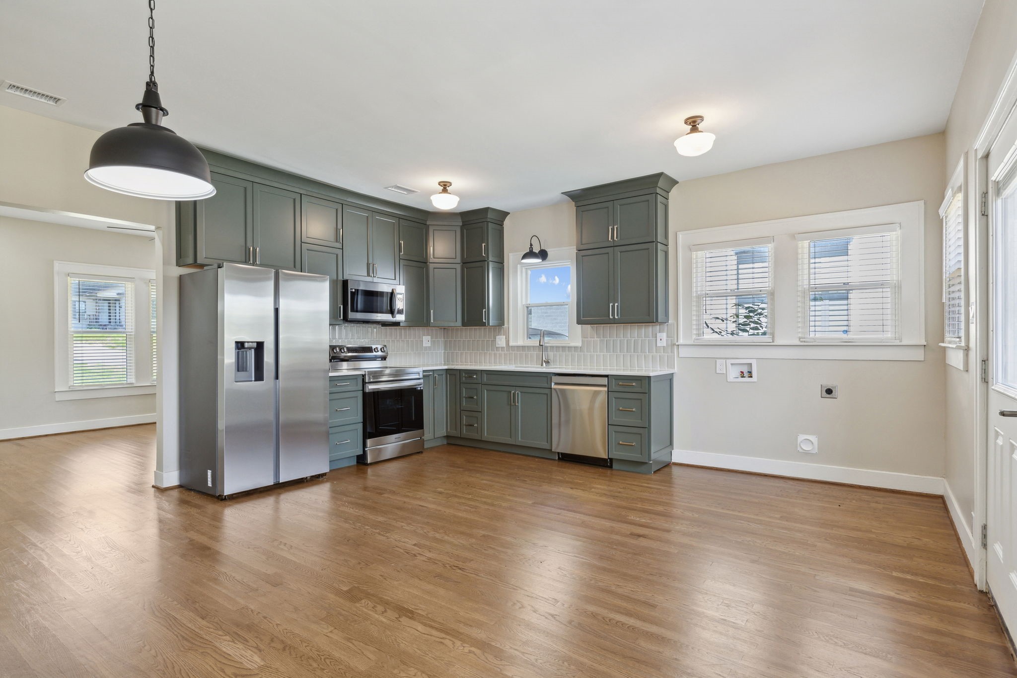 2825 W 12th Street W