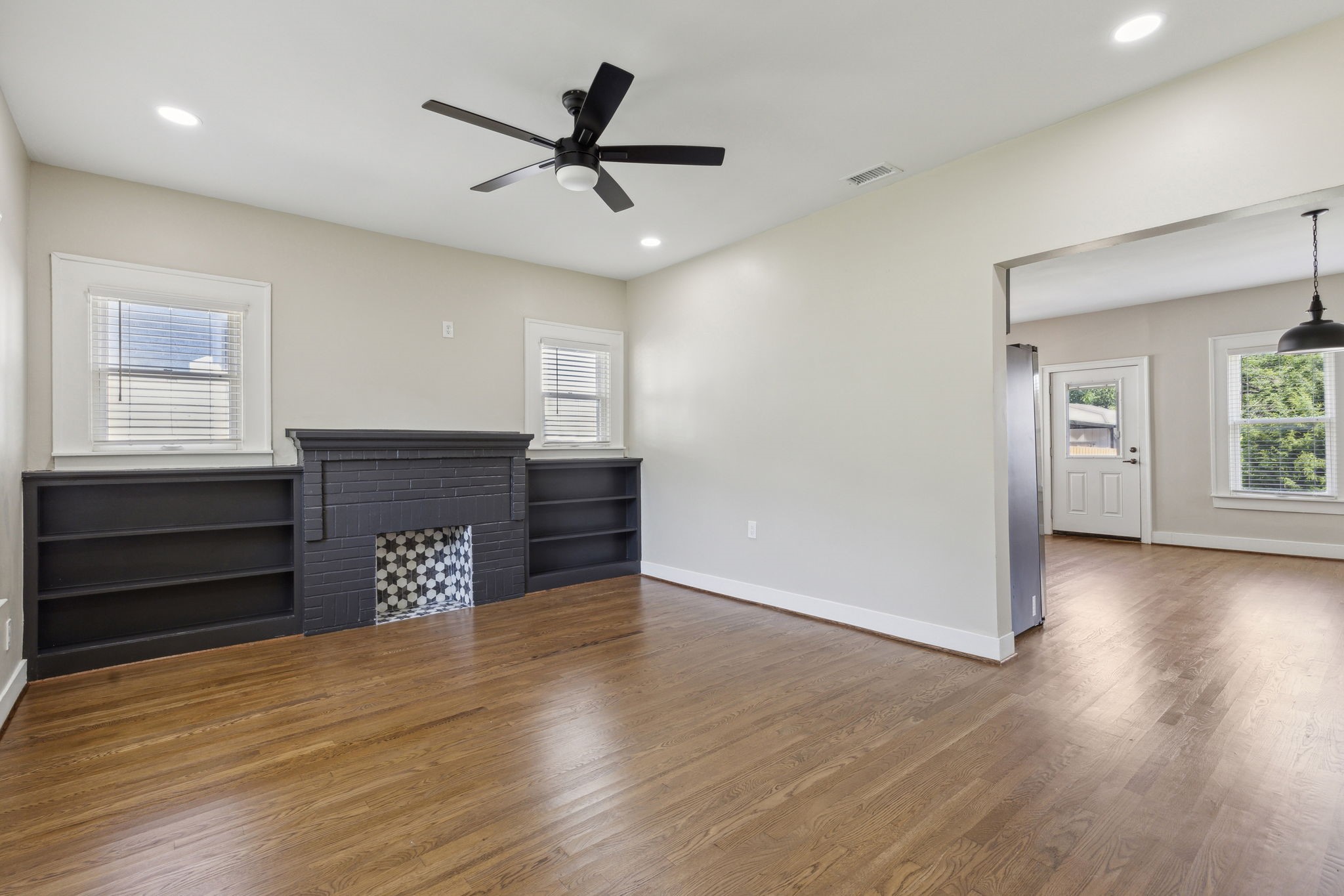 2825 W 12th Street W