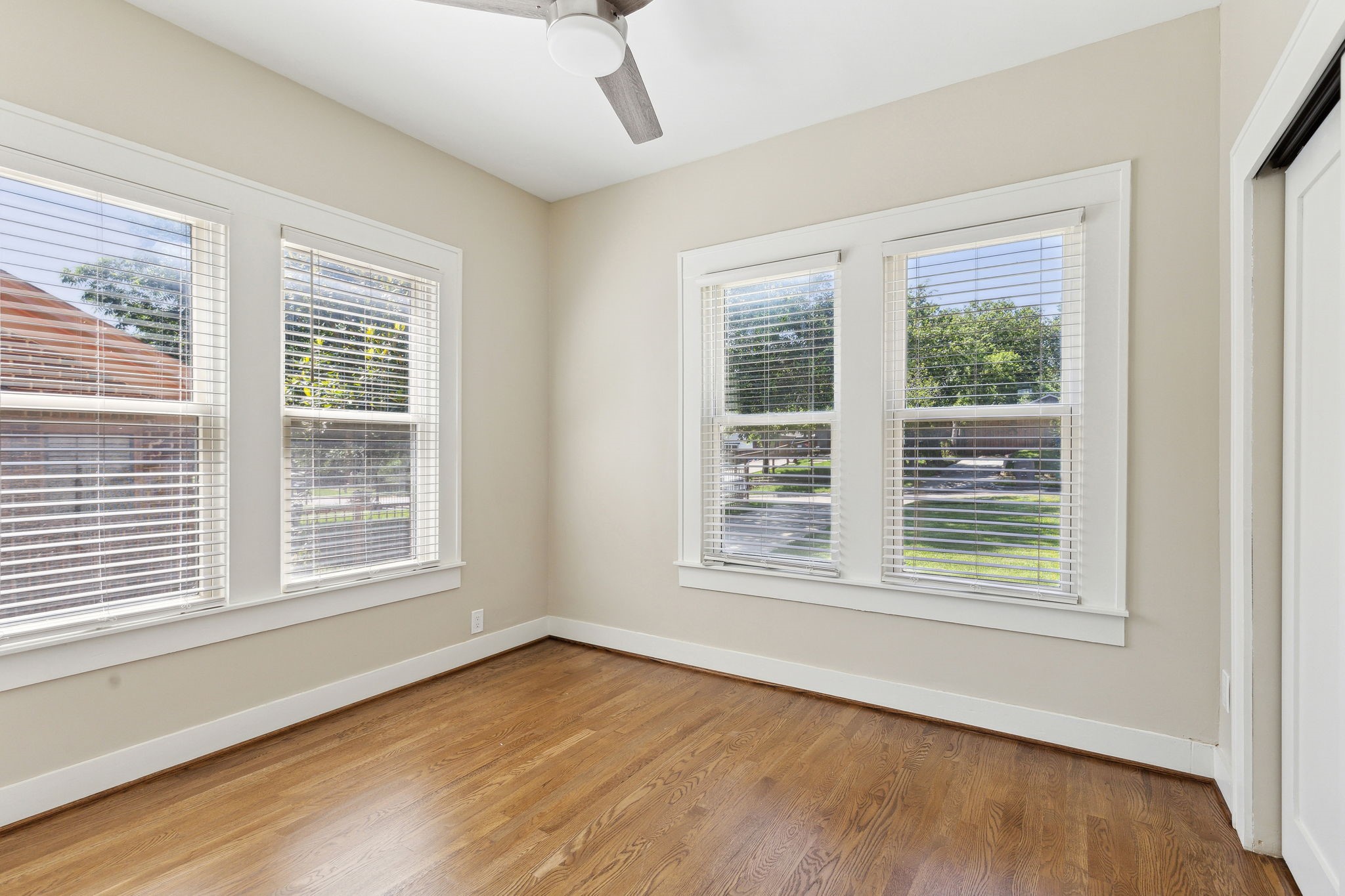 2825 W 12th Street W