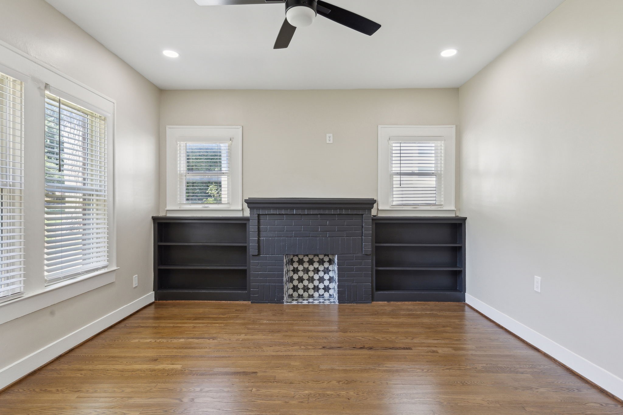 2825 W 12th Street W
