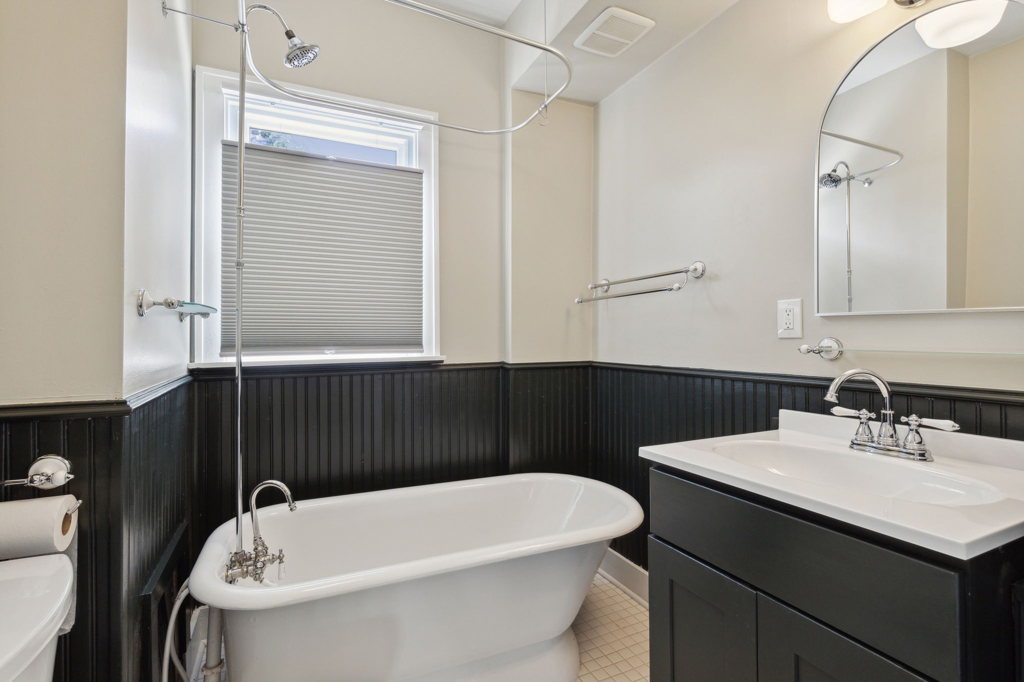2825 W 12th Street W
