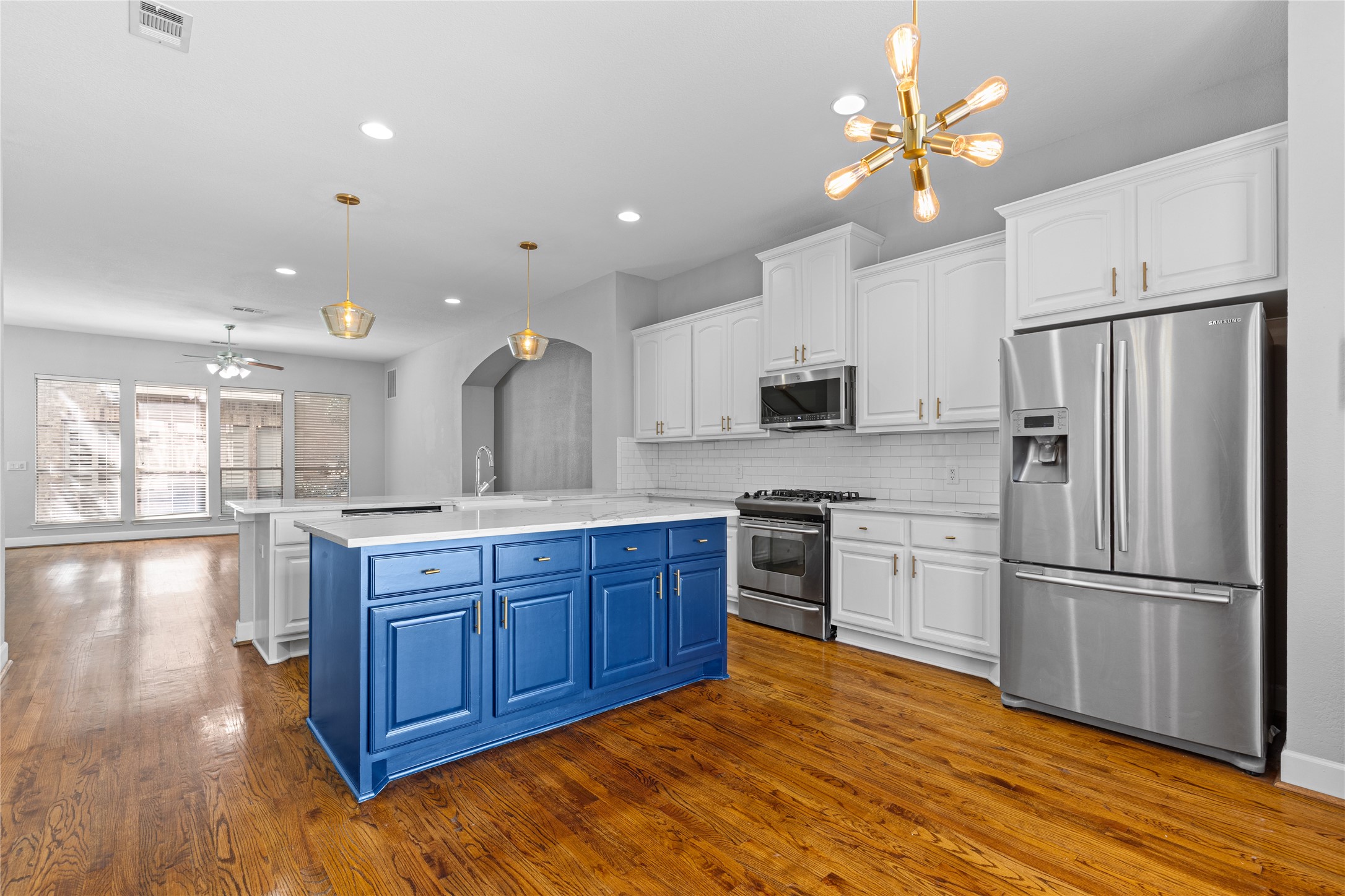 907 City Side Lane