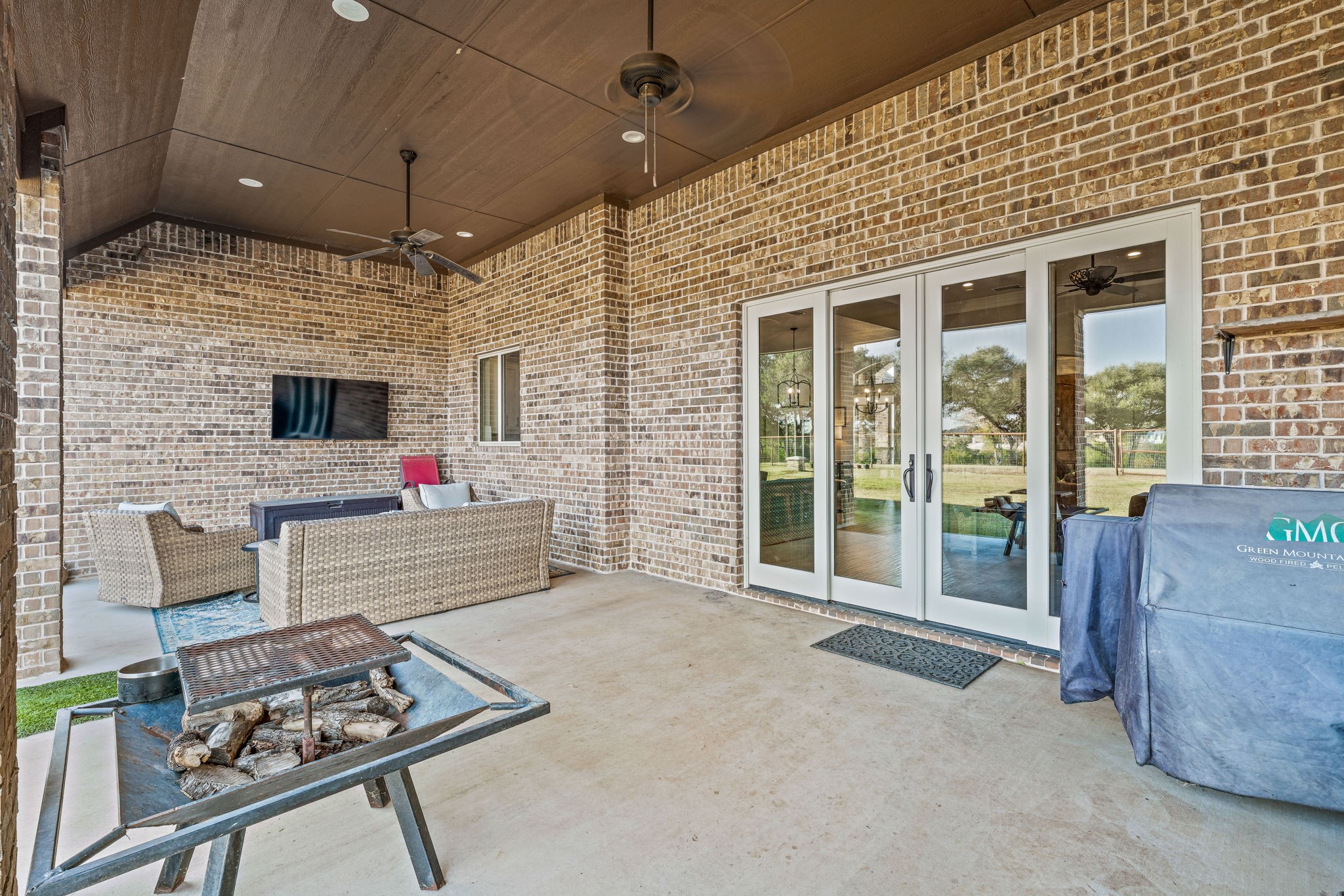 1077 Eagles Bluff Drive