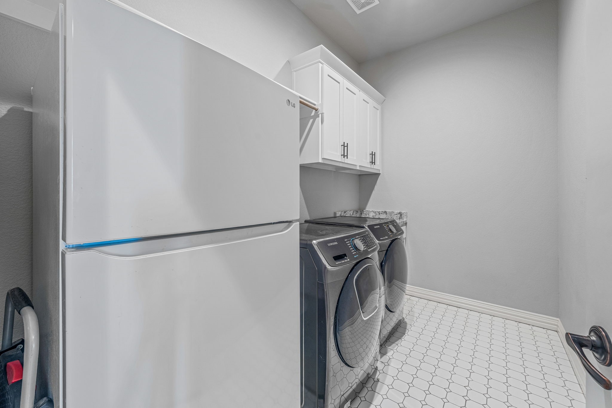 1077 Eagles Bluff Drive