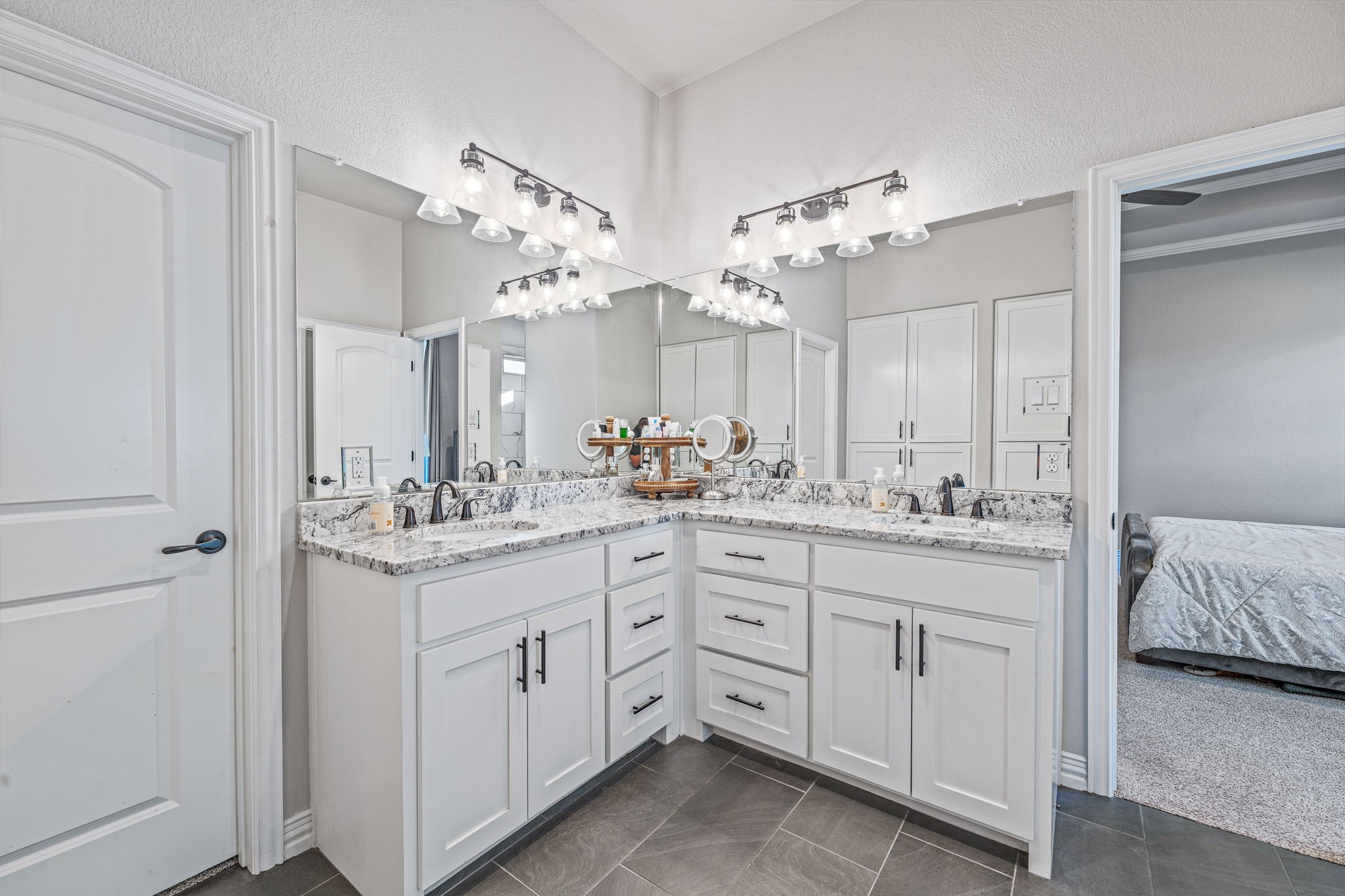 1077 Eagles Bluff Drive