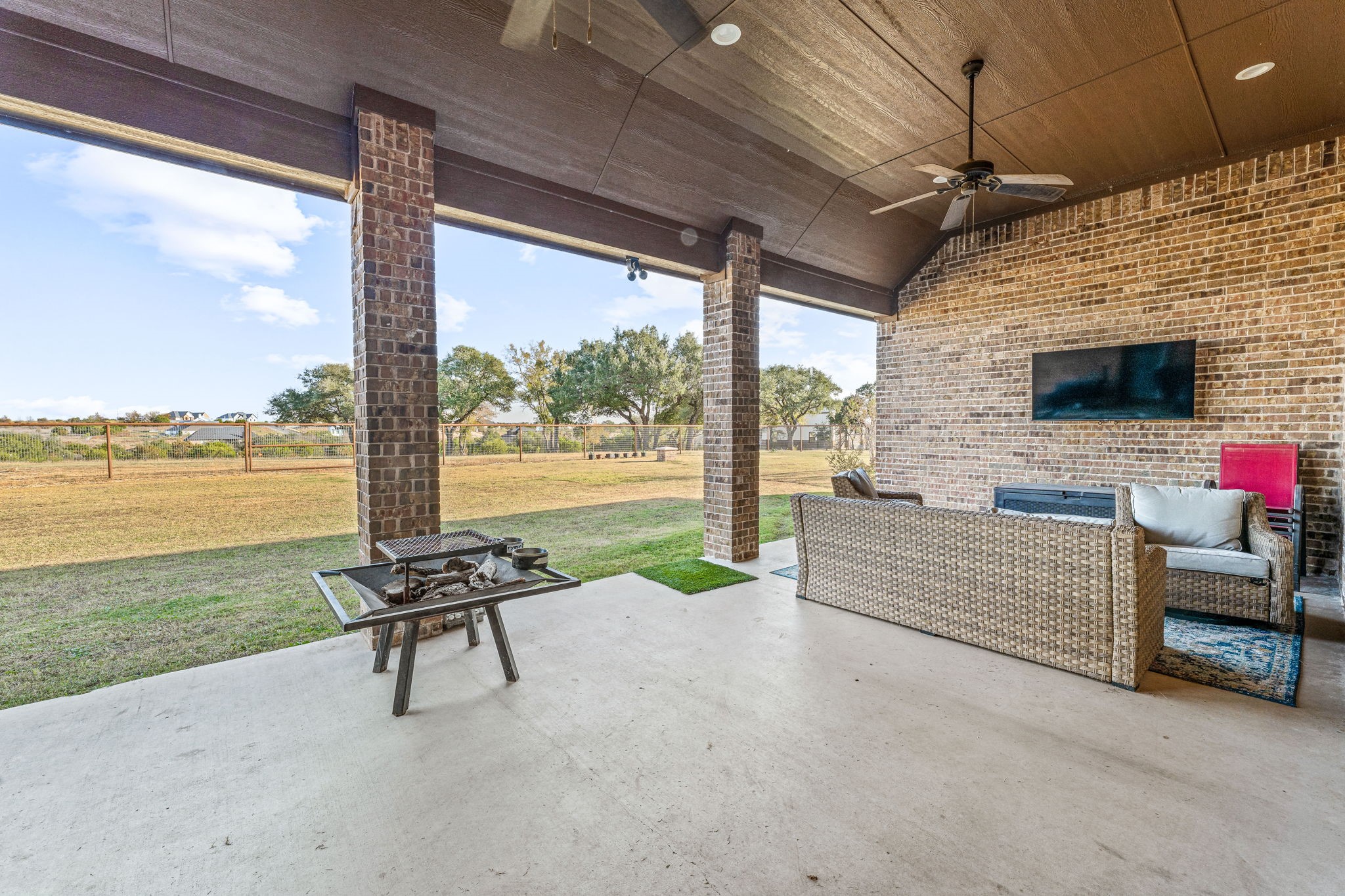 1077 Eagles Bluff Drive