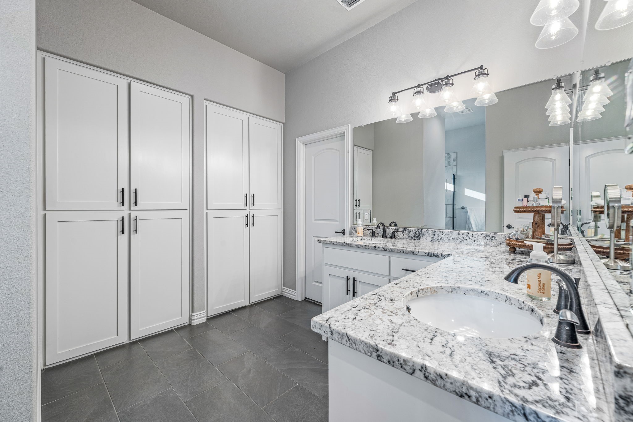 1077 Eagles Bluff Drive