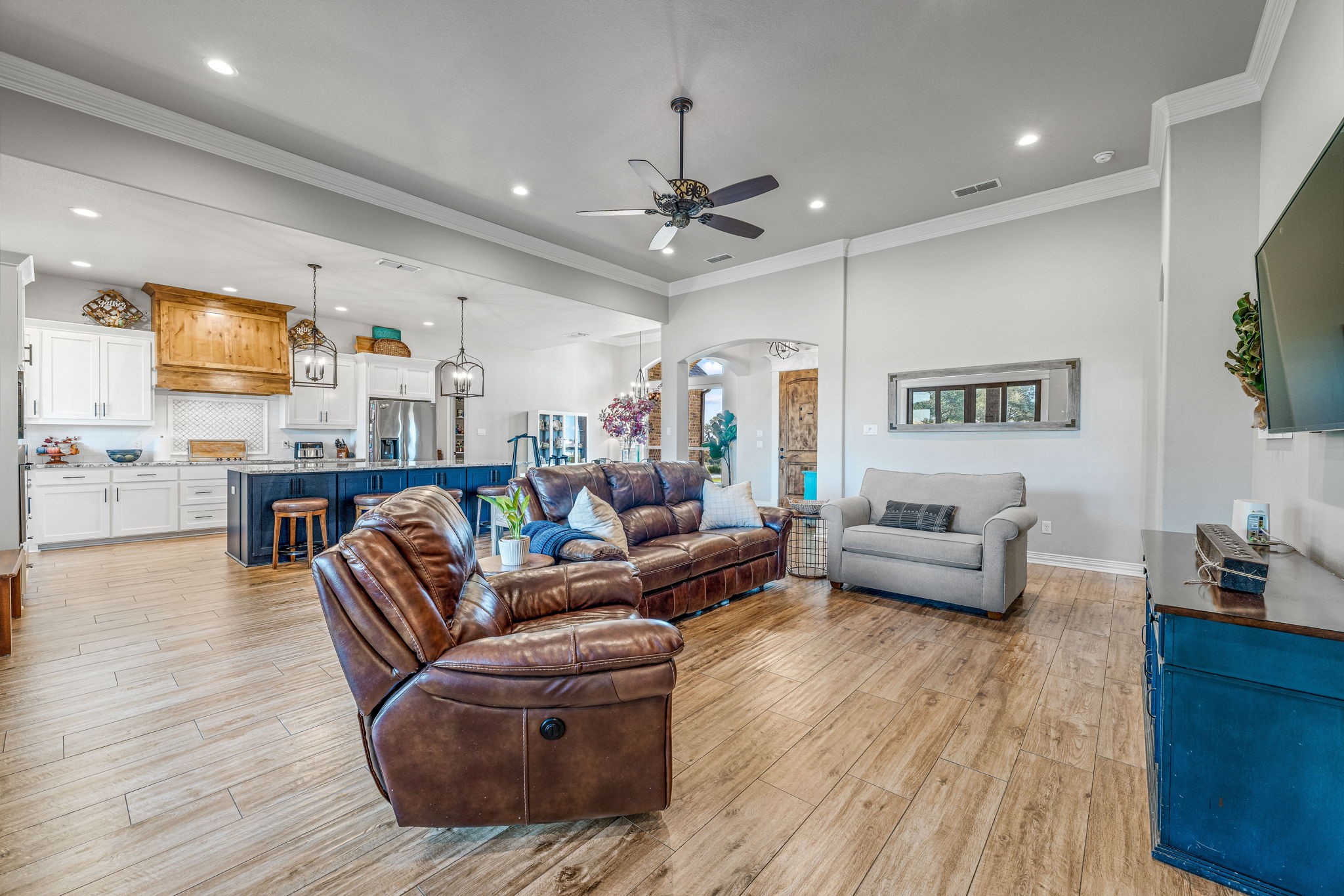 1077 Eagles Bluff Drive