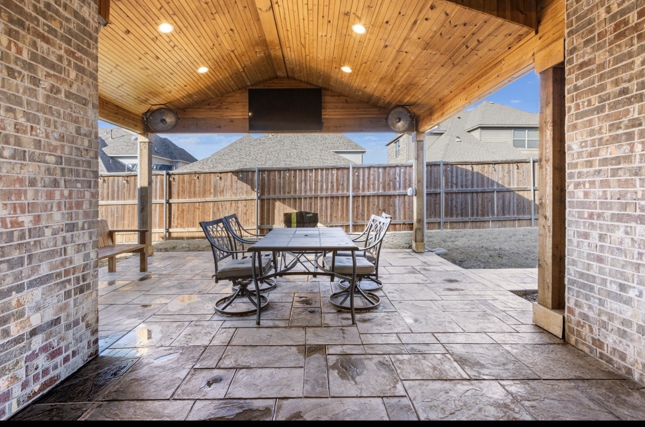 1002 Hunters Creek Drive