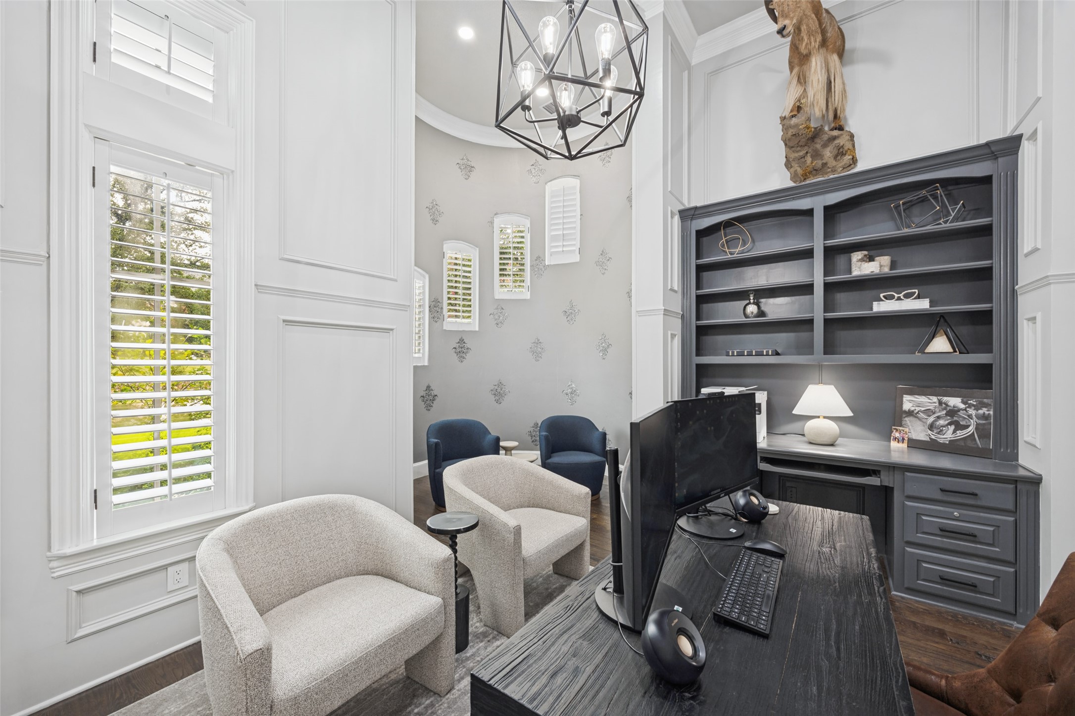 2613 Round Table Boulevard