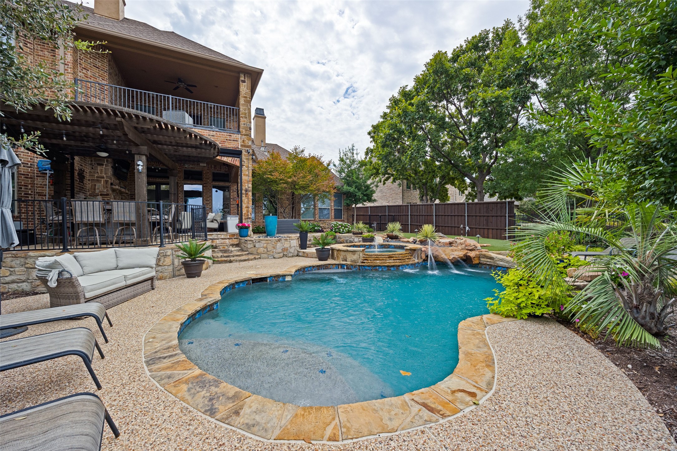 2613 Round Table Boulevard