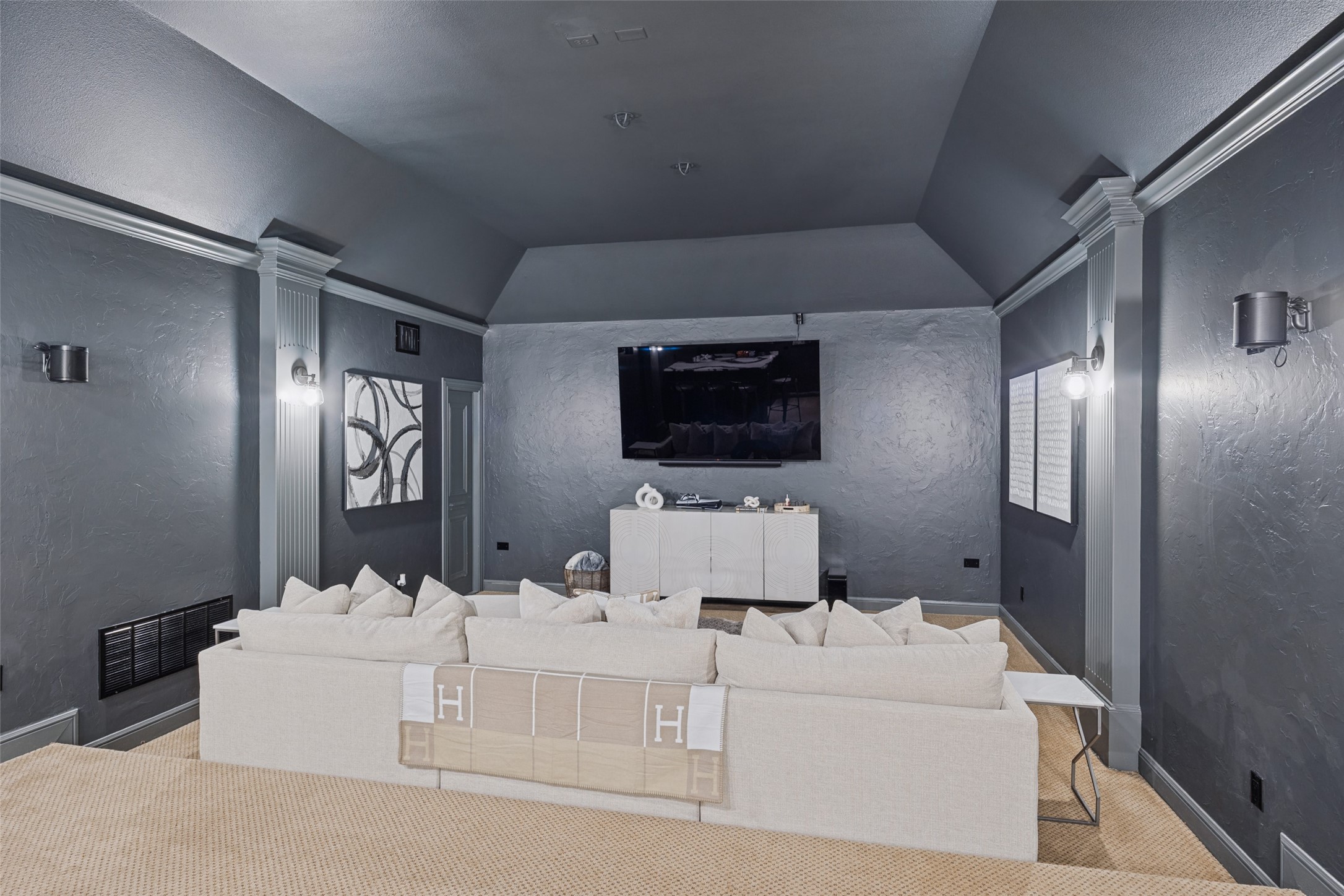 2613 Round Table Boulevard