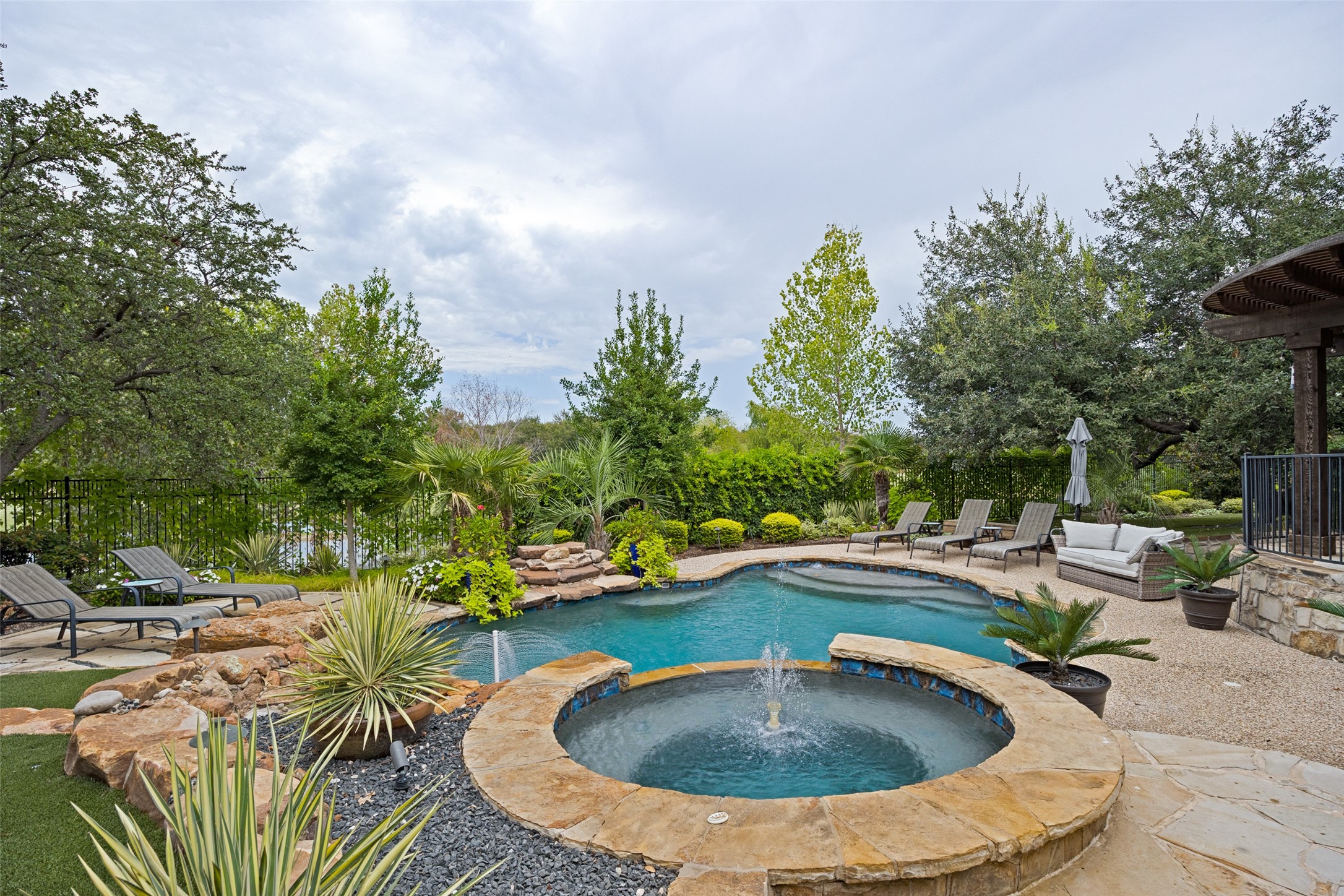 2613 Round Table Boulevard