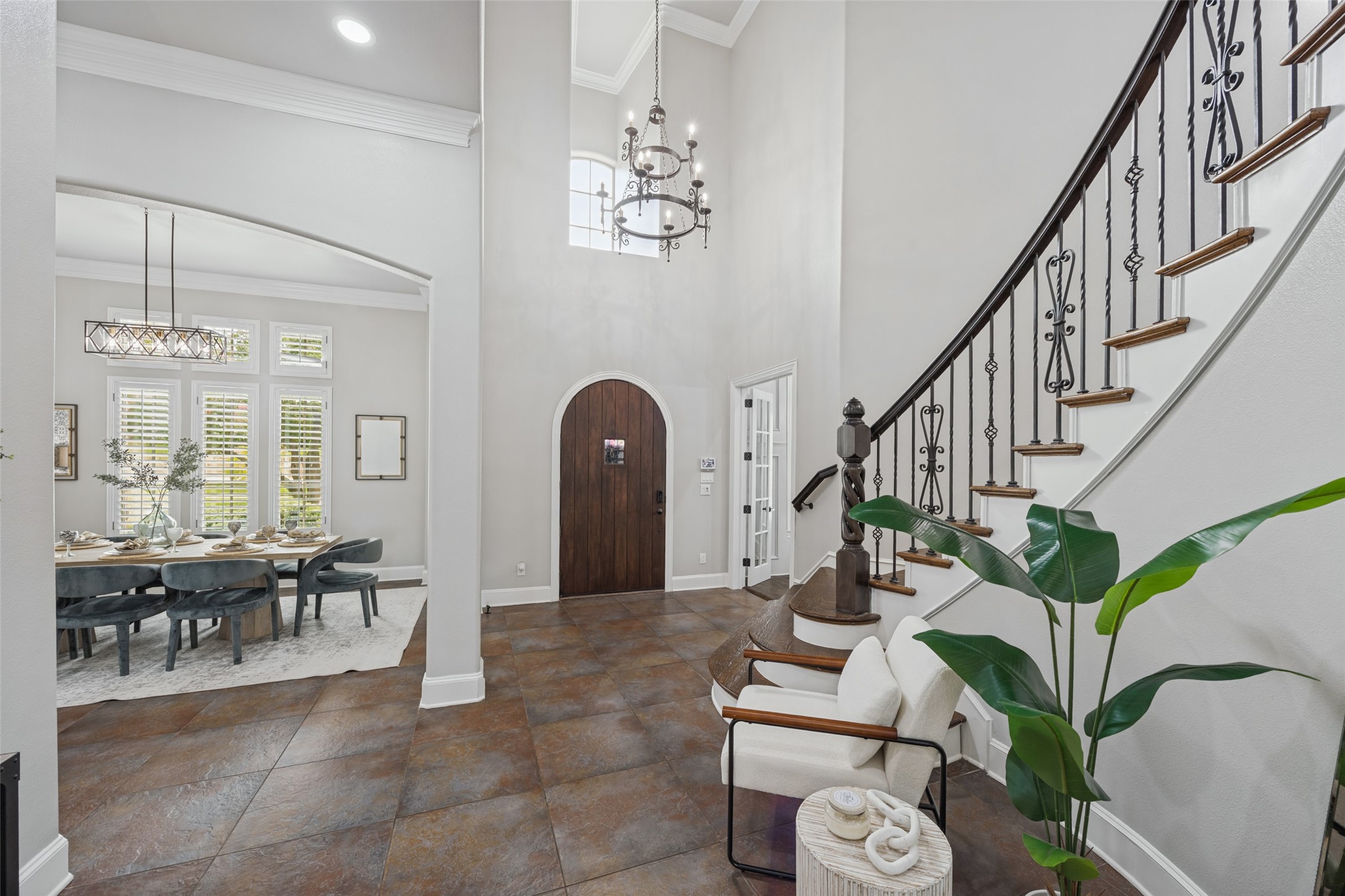 2613 Round Table Boulevard