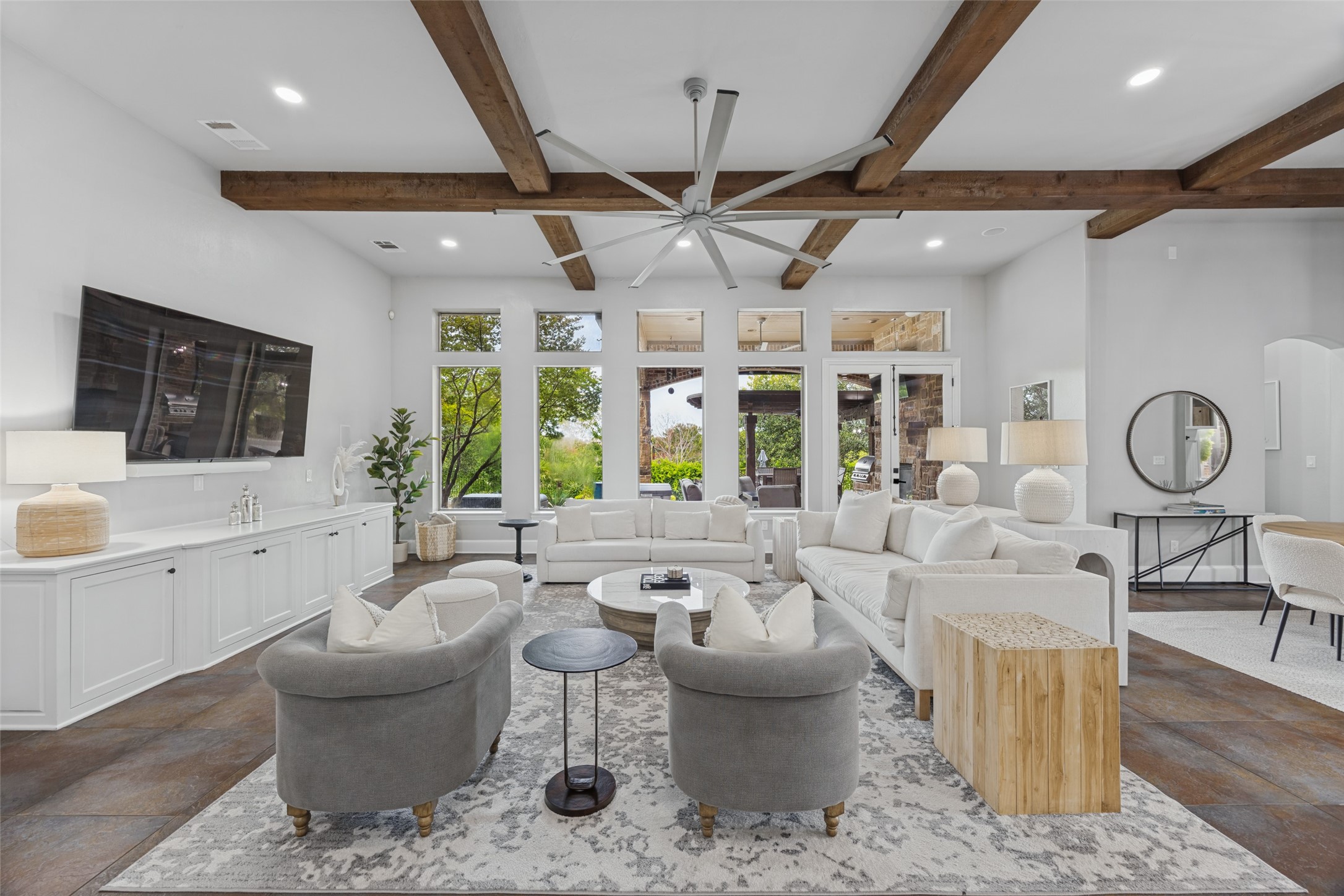 2613 Round Table Boulevard