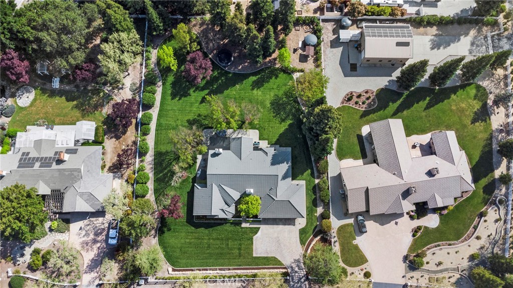 1609 Tanager Court