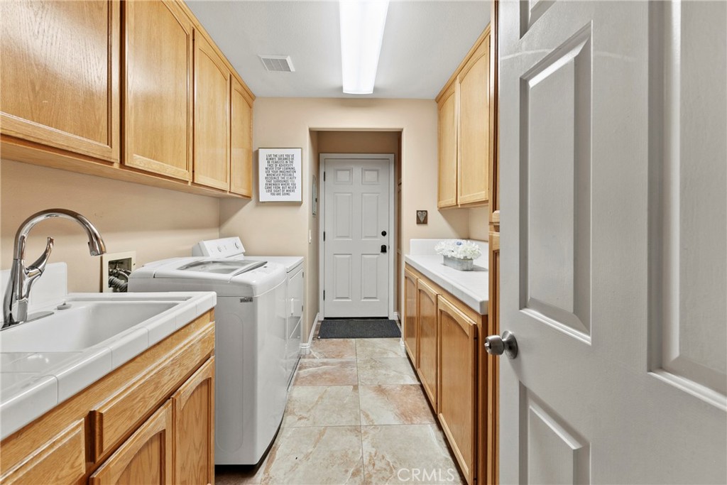 1609 Tanager Court