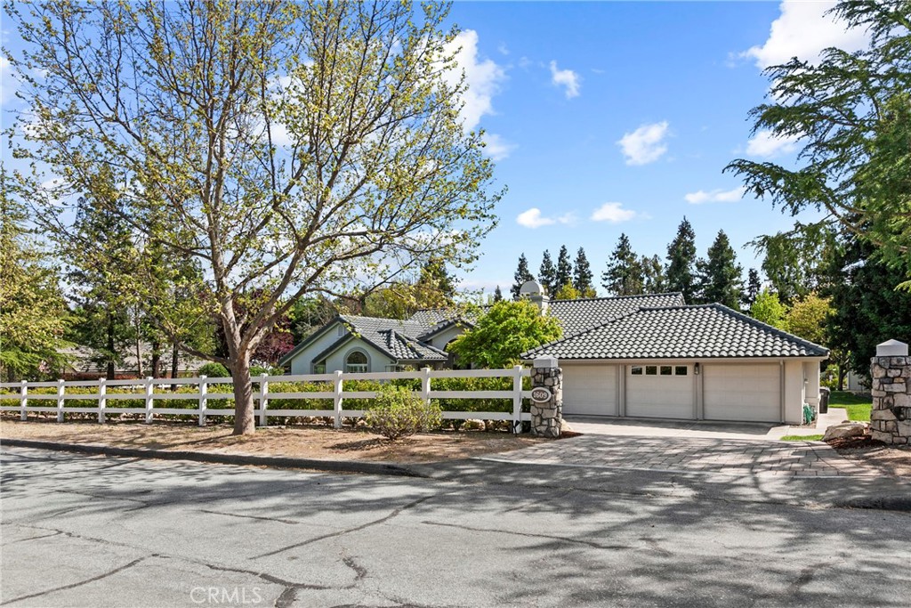 1609 Tanager Court