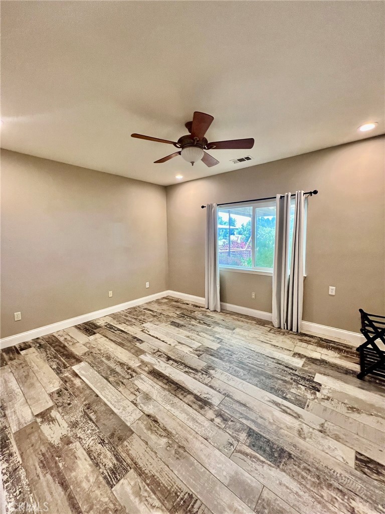 8580 Warren