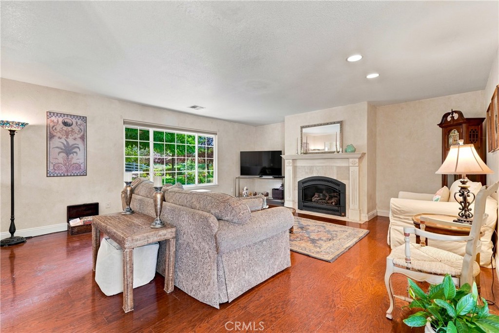 915 Santa Rita