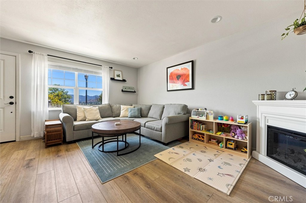 1043 Ella Street 11