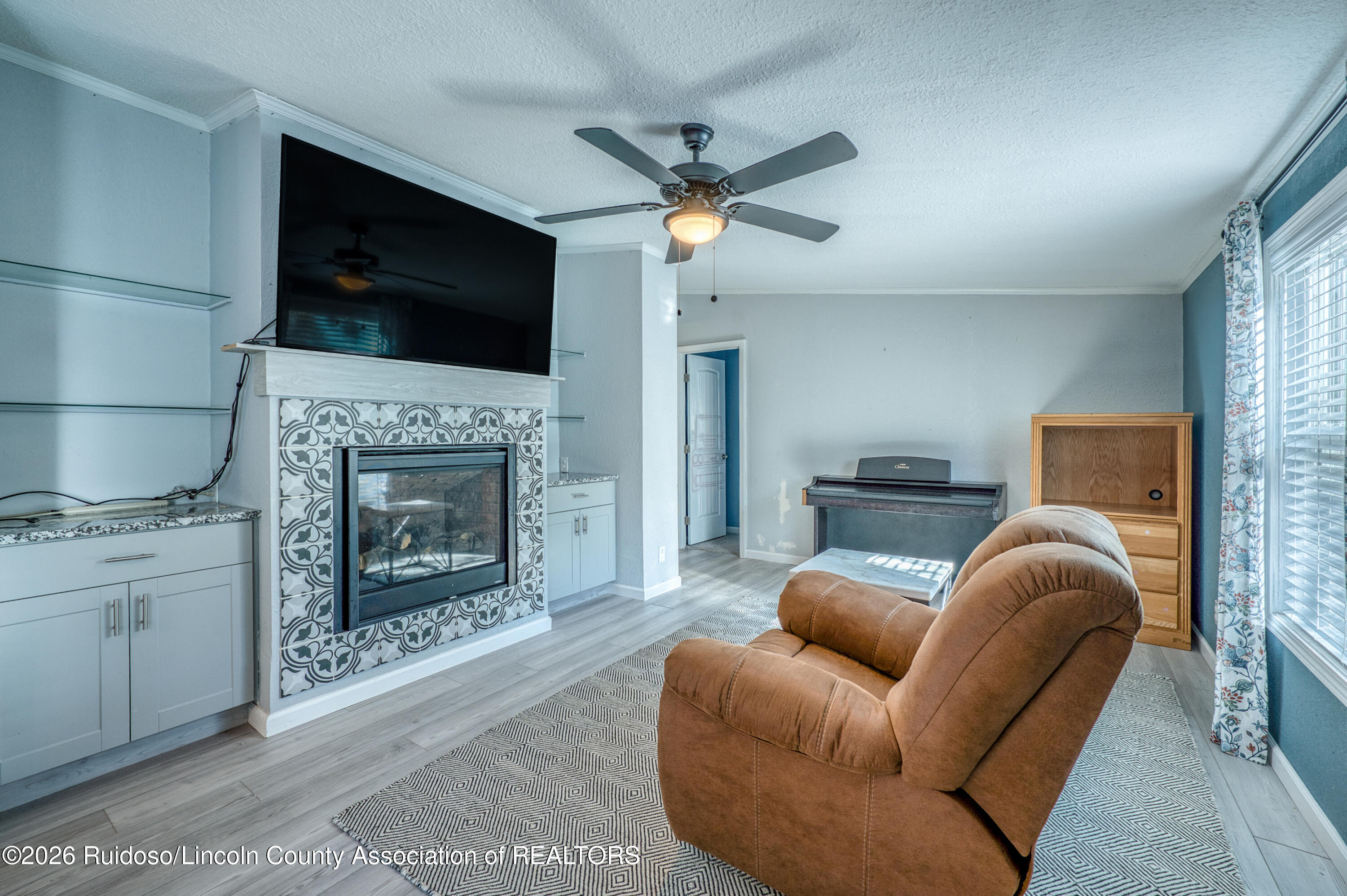 140 W Grand View Road